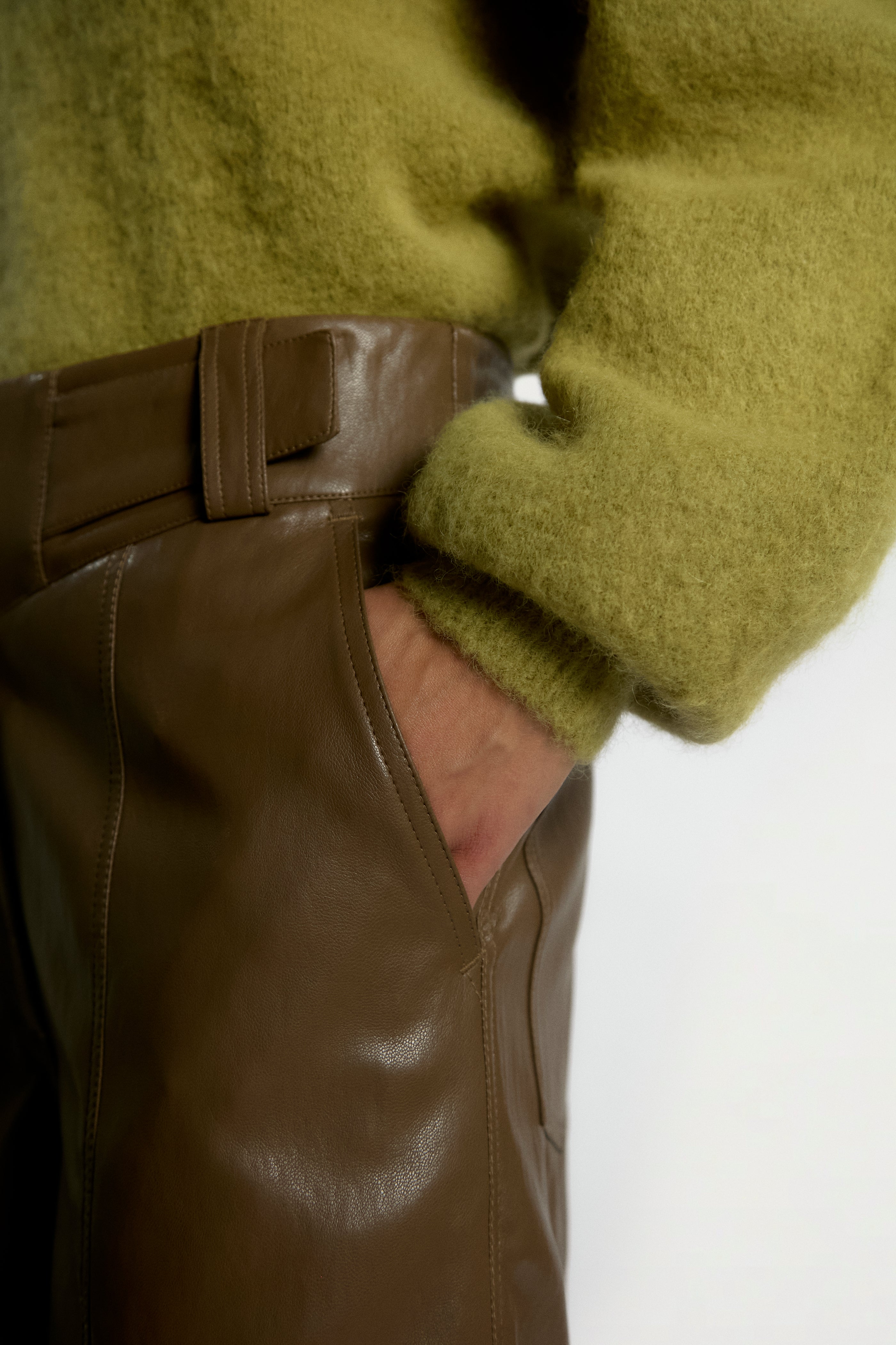 Aaiko Nore pantaloni ecopelle verde teak gamba larga