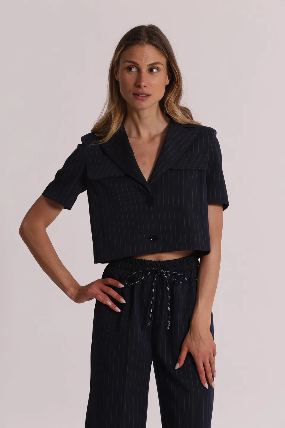 Mimi Mua Giacca Cropped Maniche Corte Gessata Latte sartoriale