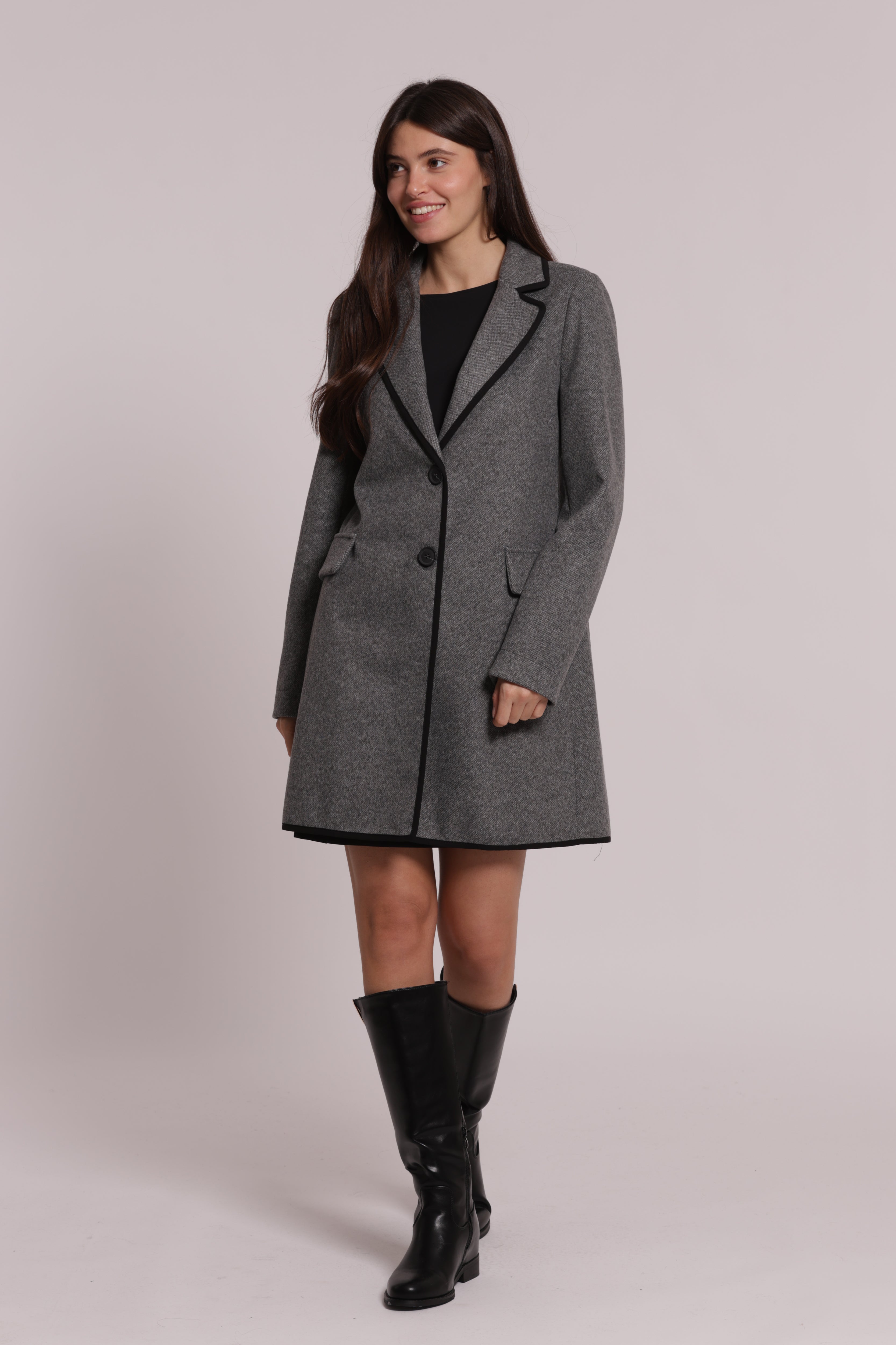 Mimi Mua Baronetto Sfoderato Con Dettagli Neri Cappotto Prugna Leggero