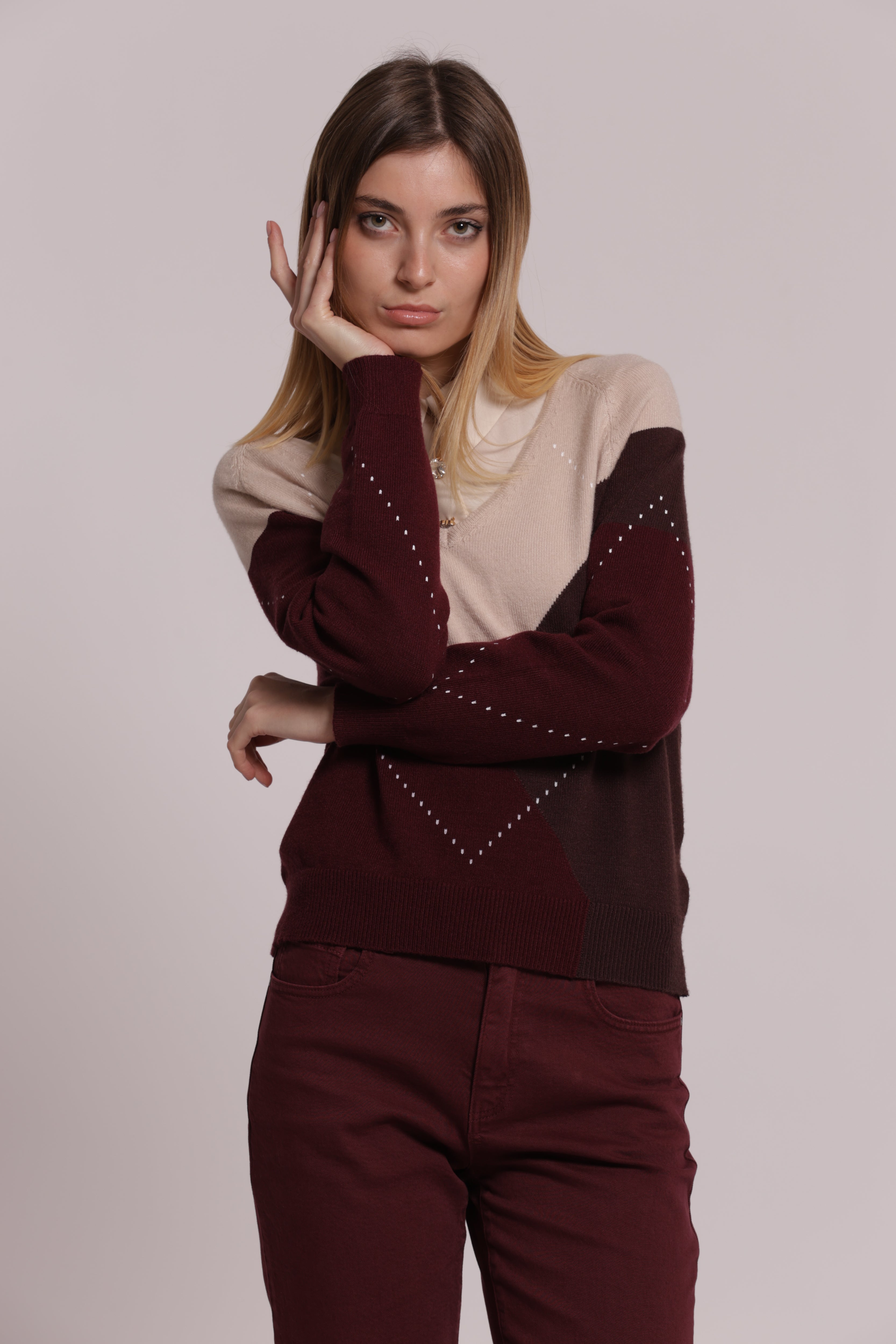 Mimi Mua rombi scollo V maglia nero scollo a V