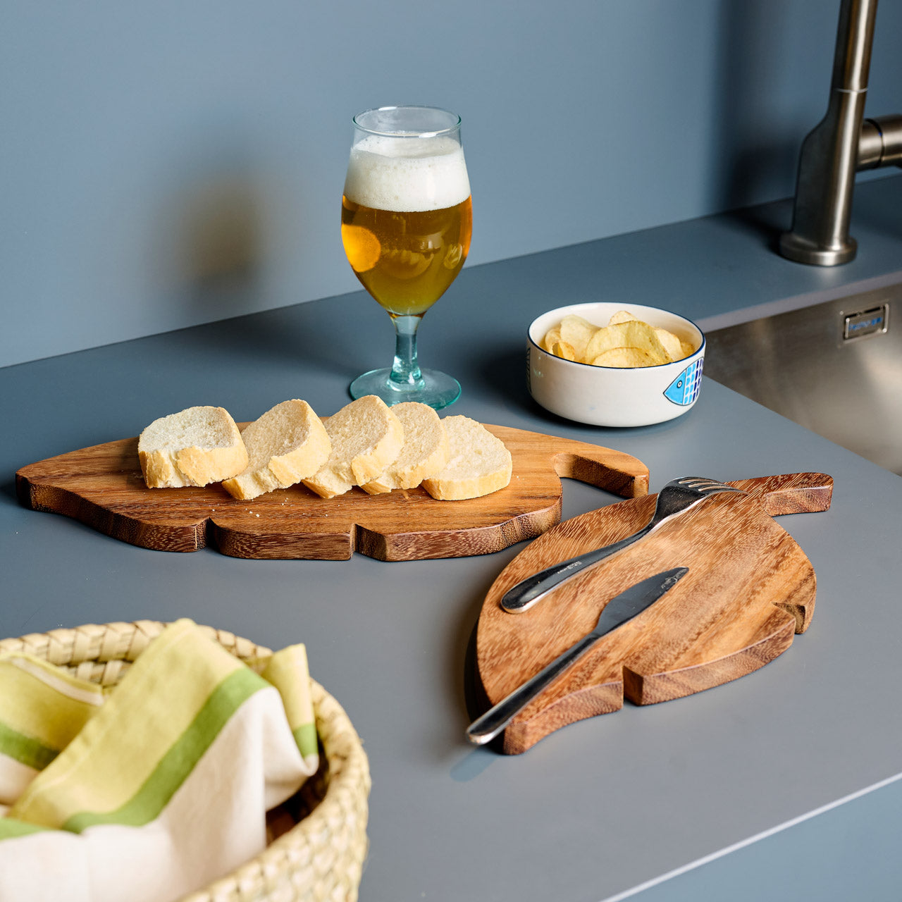 On Earth Banano tagliere legno naturale 34 cm