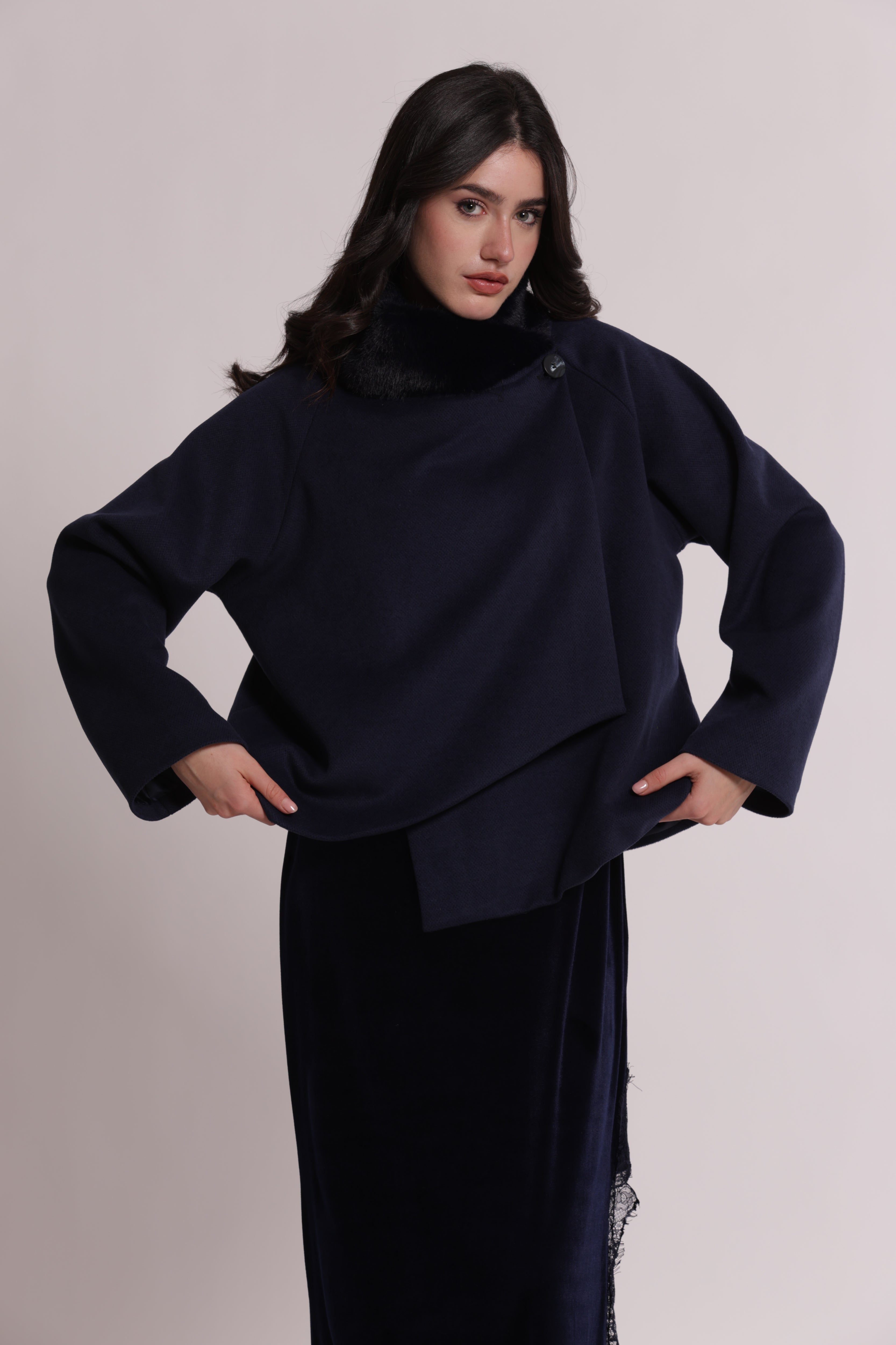 Mimi Mua Cappotto Corto Collo Effetto Pelliccia Nero