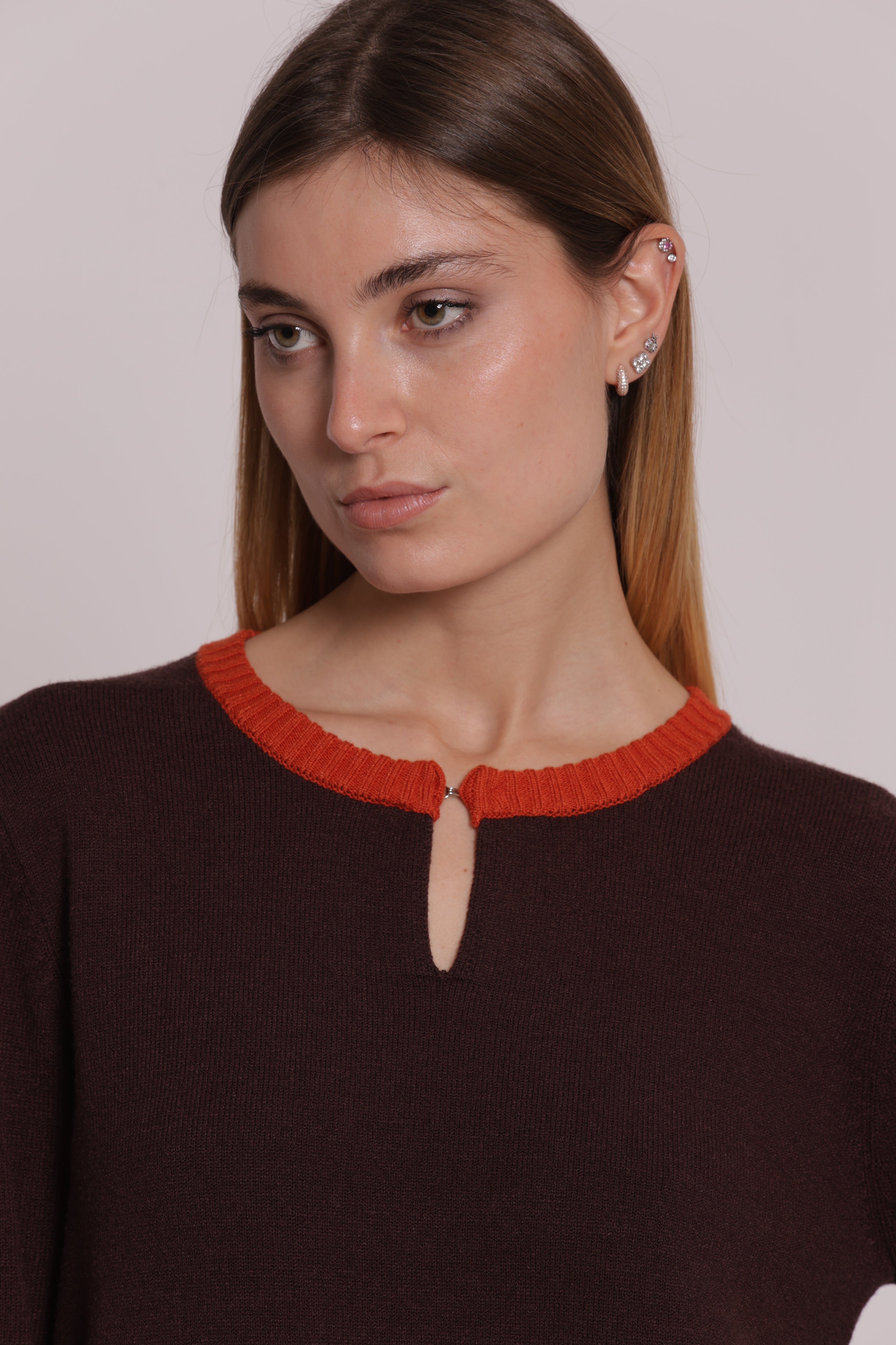 Mimi Mua Maglia Scollo a V Bicolor Nero Morbido