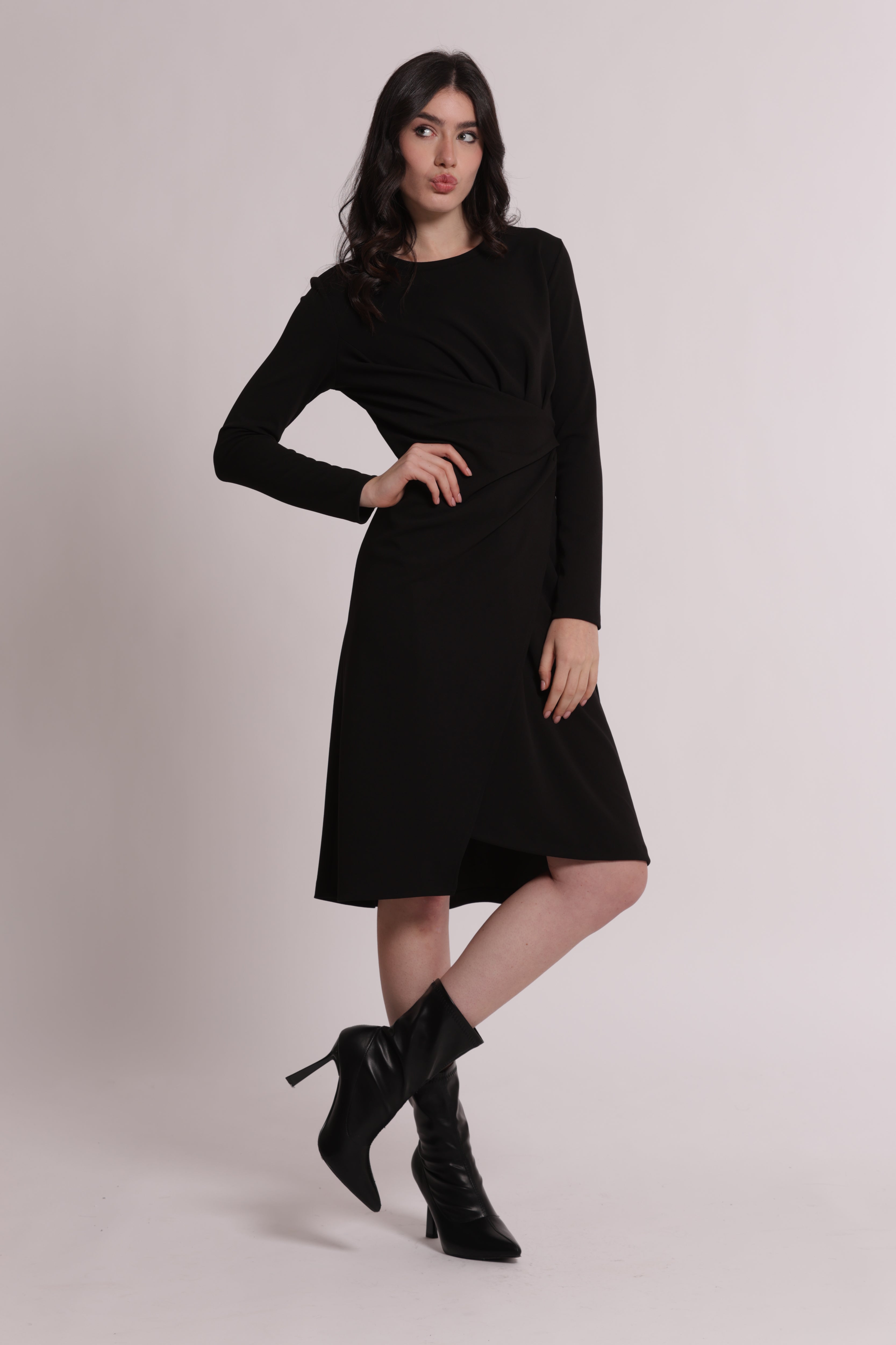 Mimi Mua Abito corto con pieghe vestito nero elegante