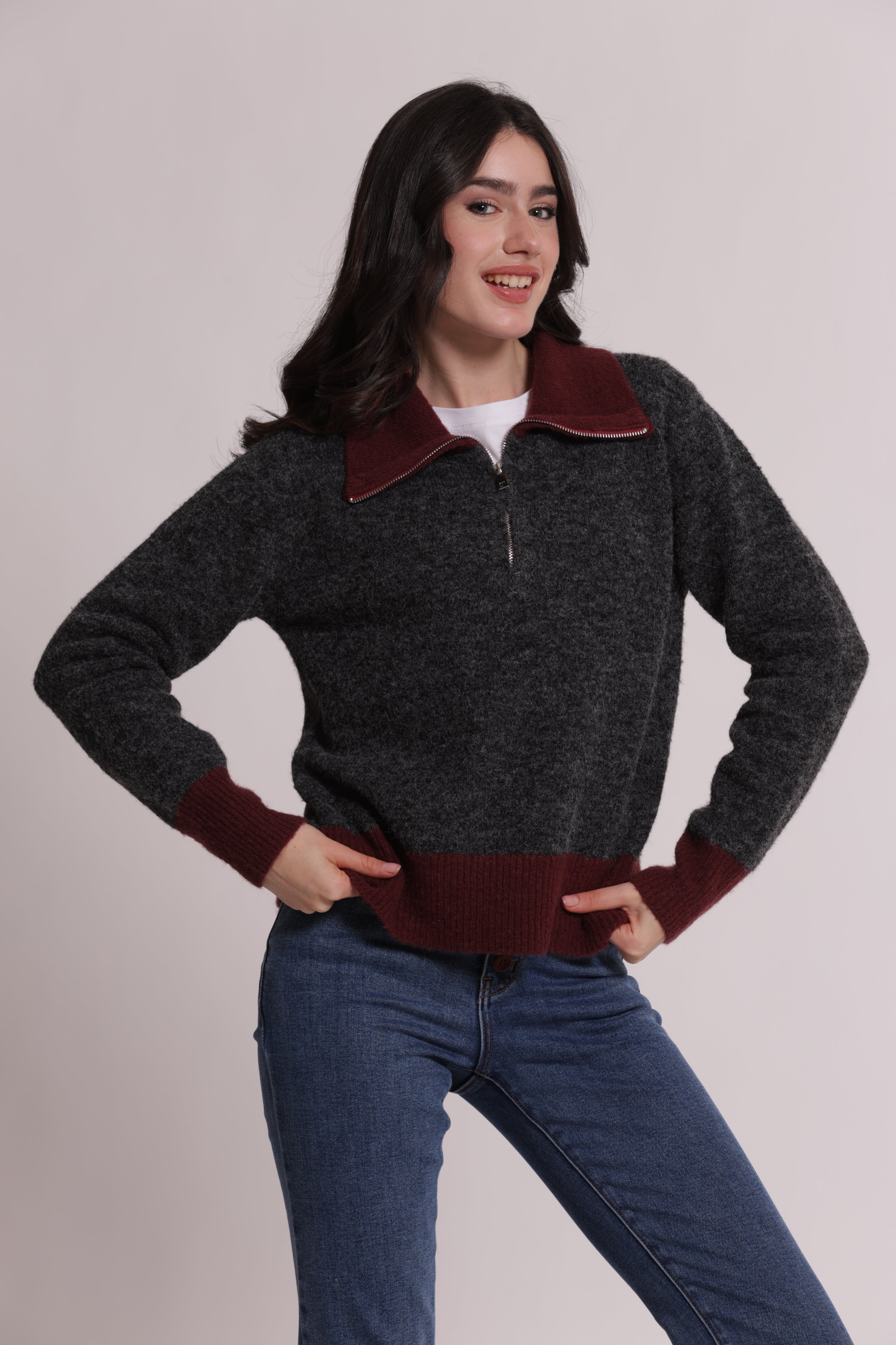 Mimi Mua maglia bicolor con zip blu calda