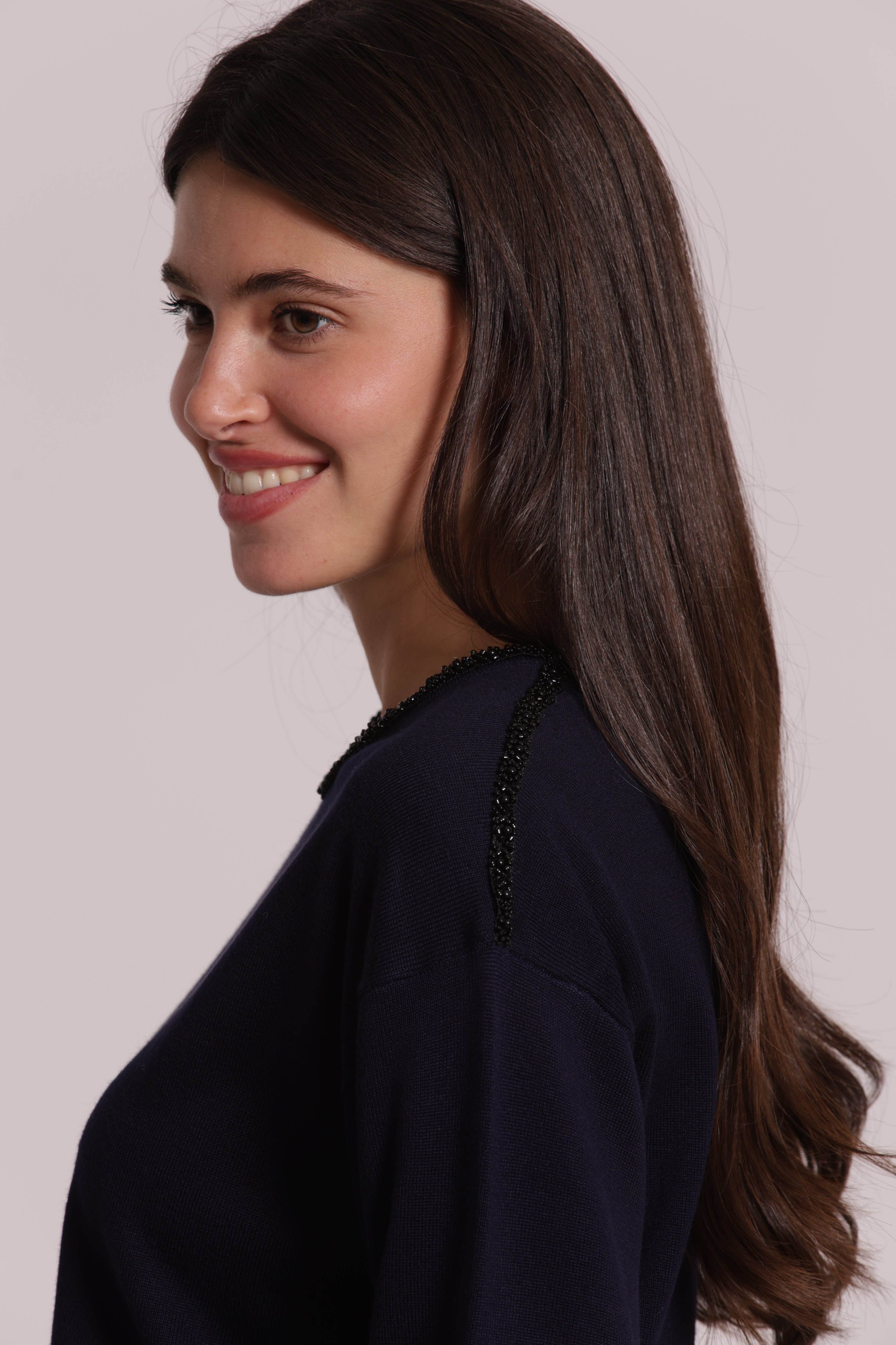 Mimi Mua Maglia Scollo Tondo Perline Nera Morbida
