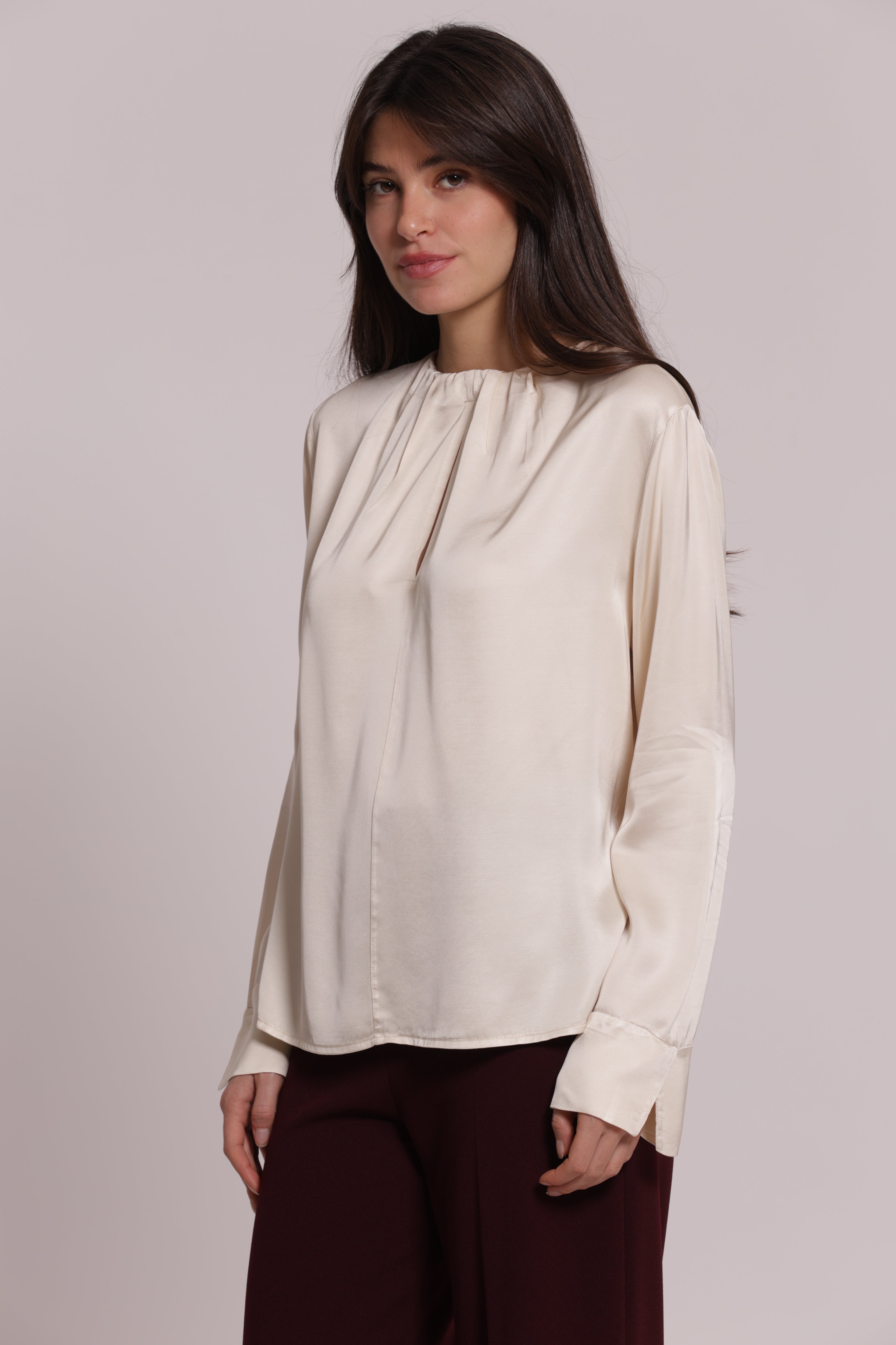 Mimi Mua Blusa Raso Viscosa Scollo Tondo Nera Elegante