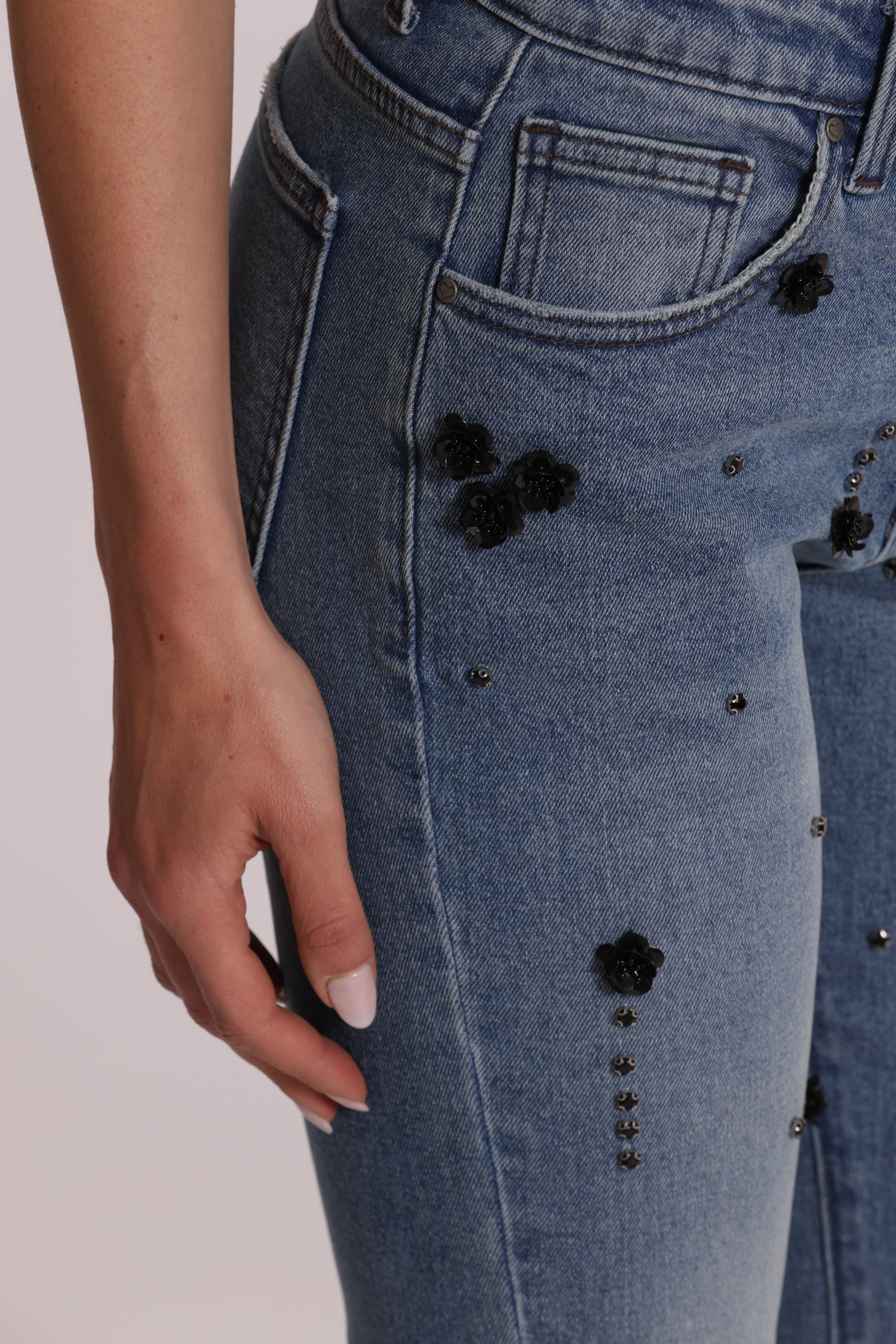 Mimi Mua Flare con Applicazioni Floreali Jeans Blu Medio