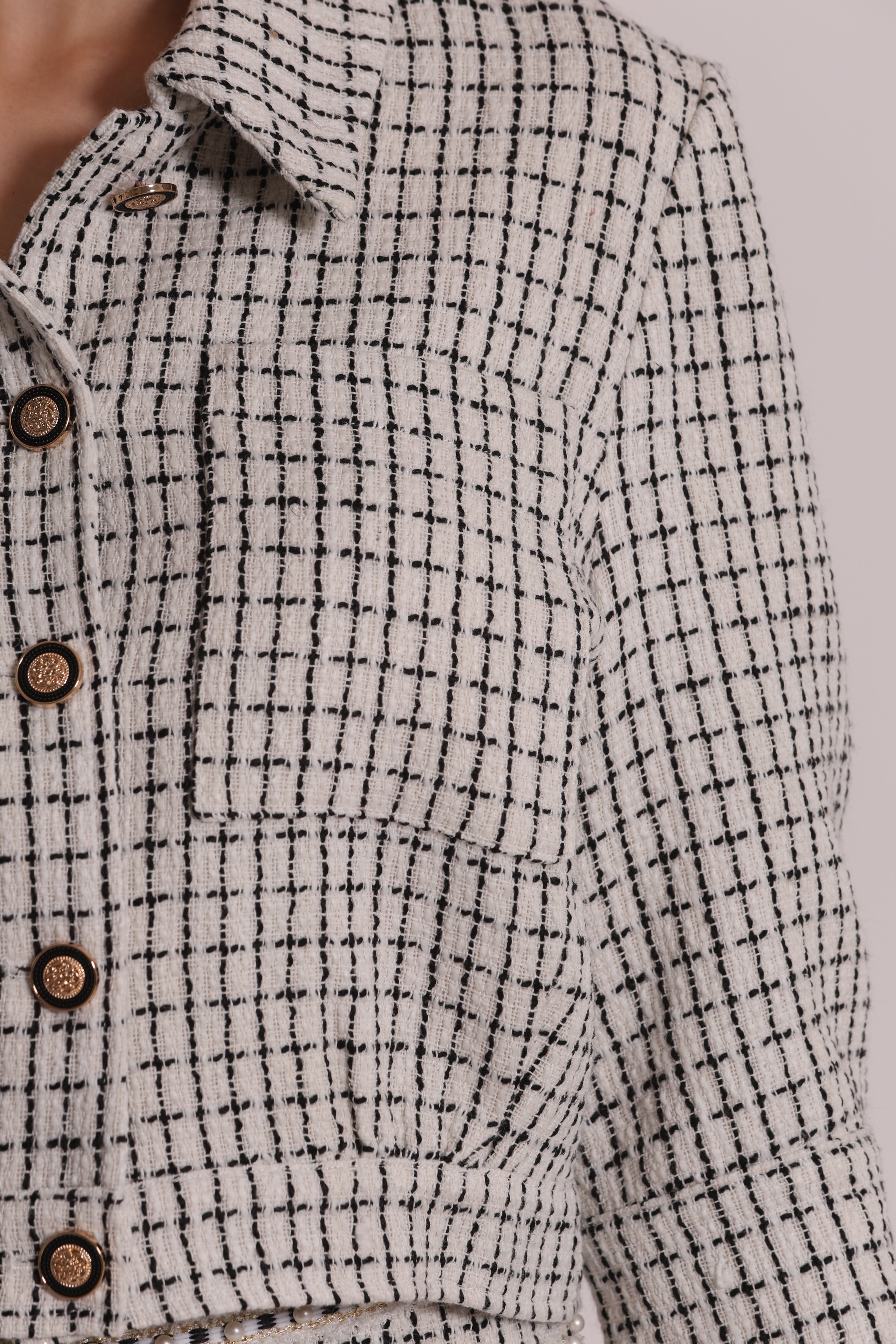 Mimi Mua Giacca Crop Tweed Bottoni Gioiello giacca corta