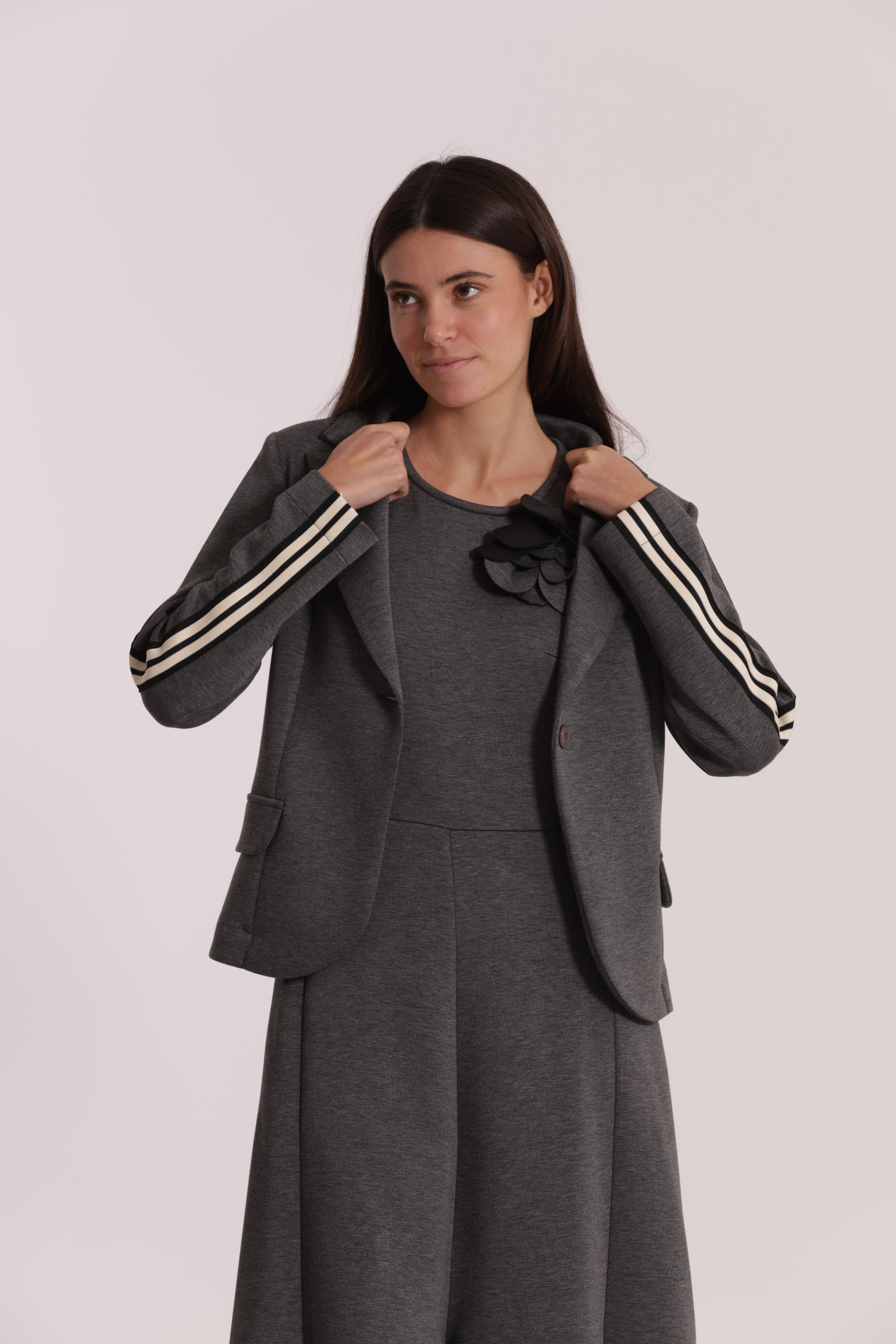Mimi Mua Giacca Corta Neoprene Passamaneria Nero