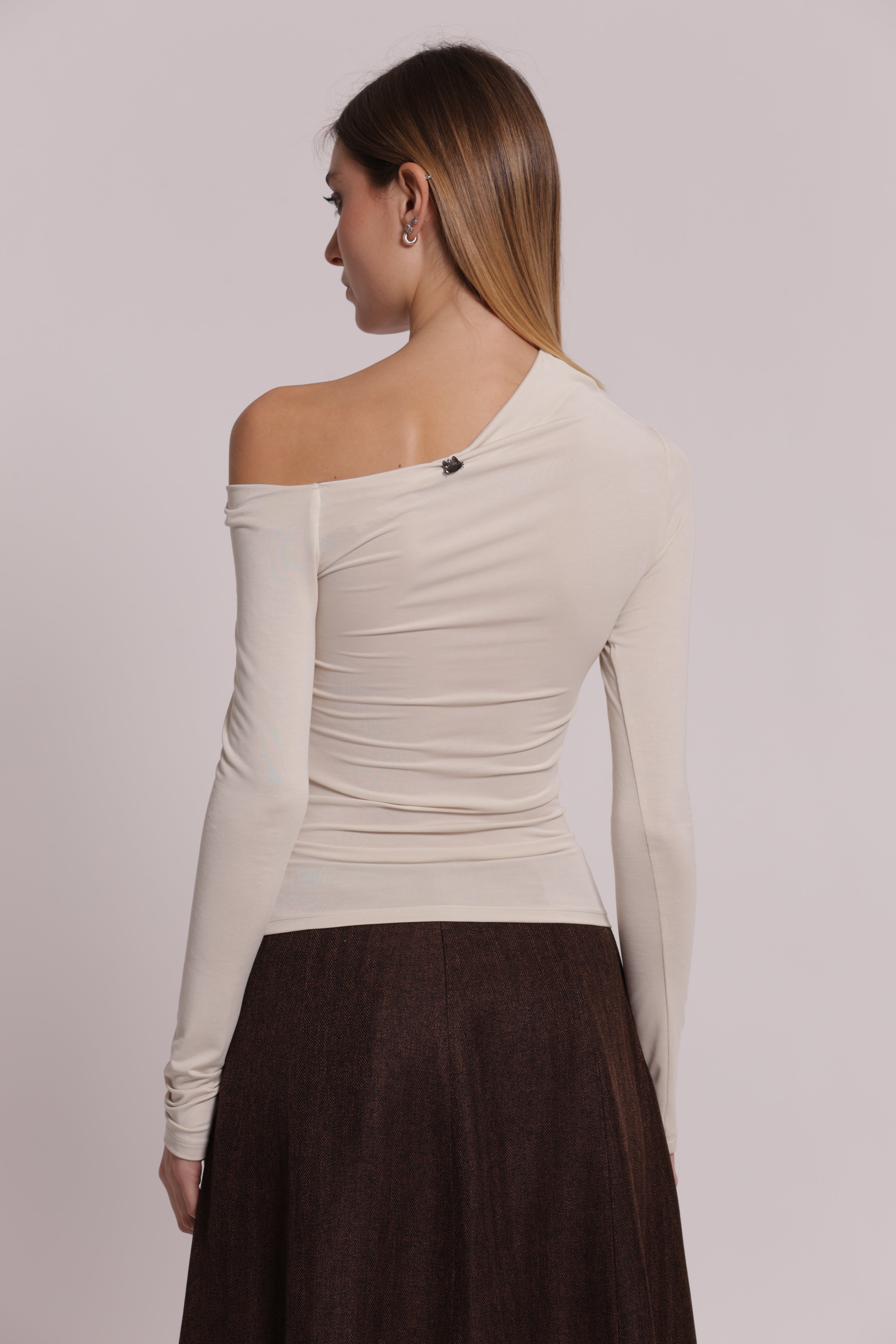 Mimi Mua Blusa Scollo Asimmetrico Nero