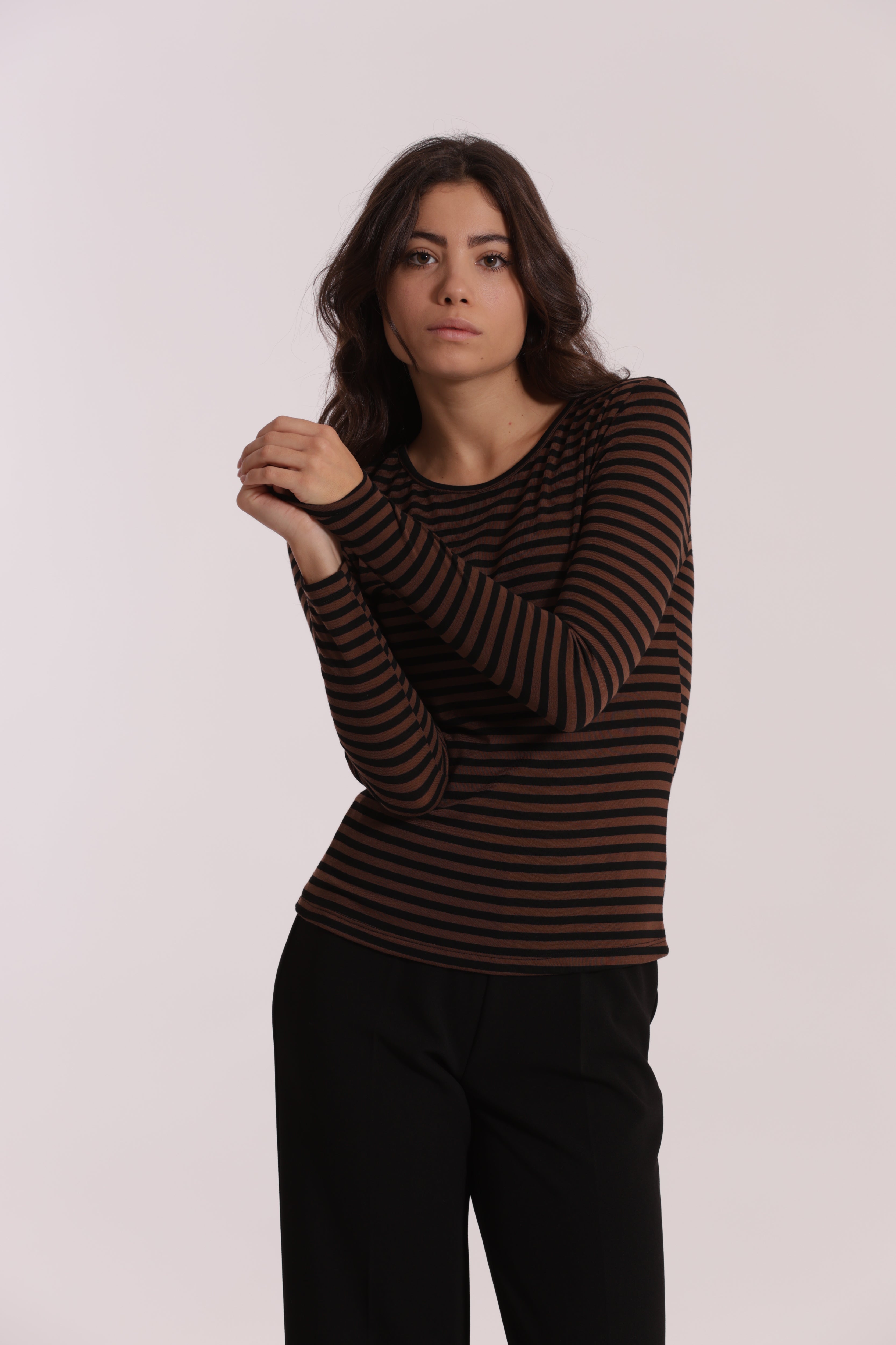 Mimi Mua Maglia Righe Scollo Tondo Nero Grigio