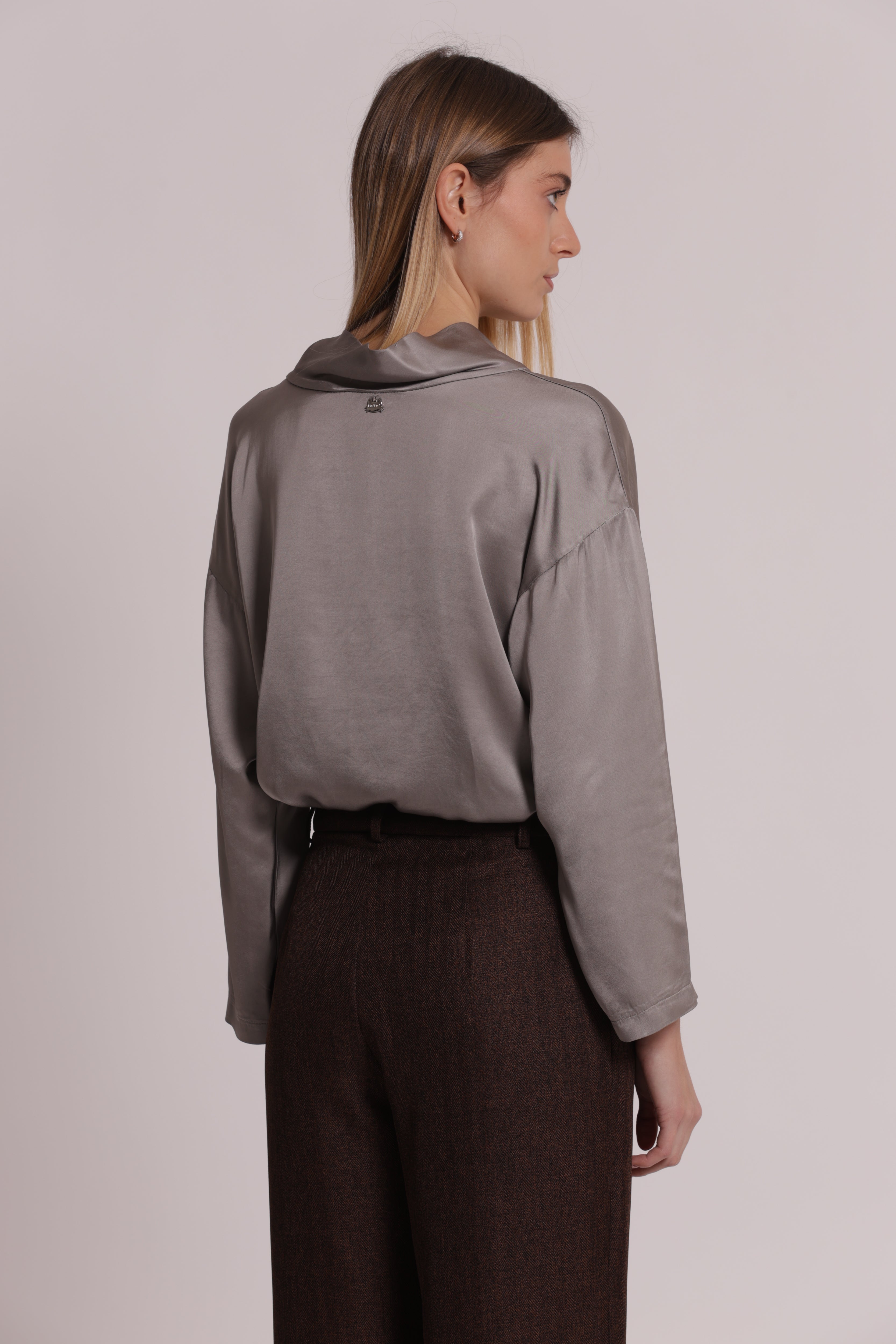 Mimi Mua blusa over in raso di viscosa panna