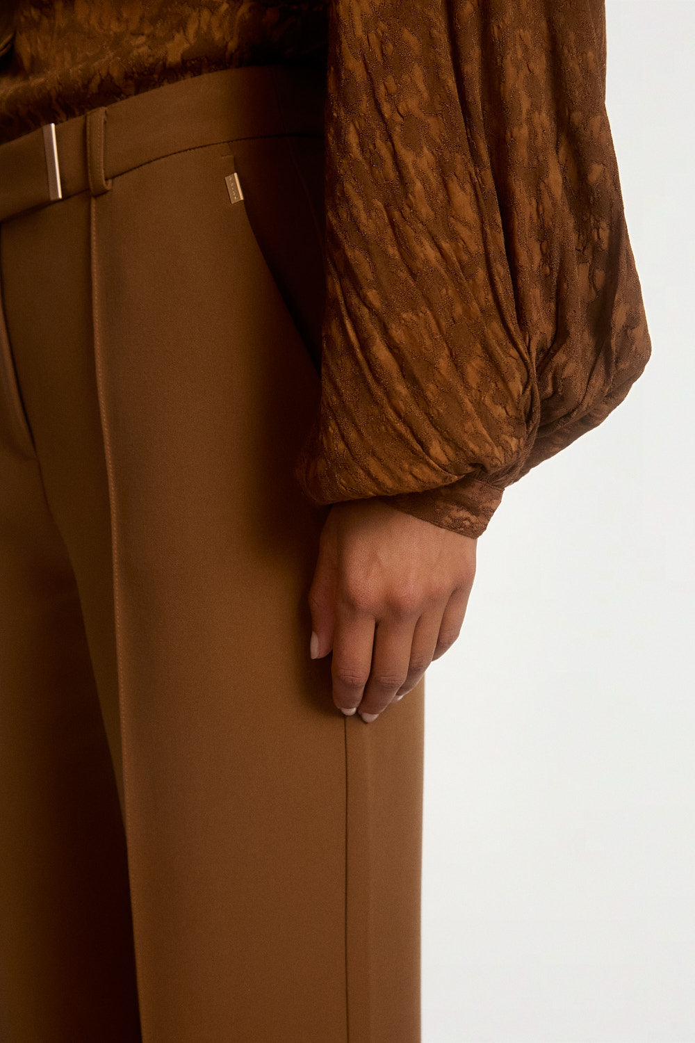 Aaiko Rose camicetta marrone jacquard bottoni nascosti