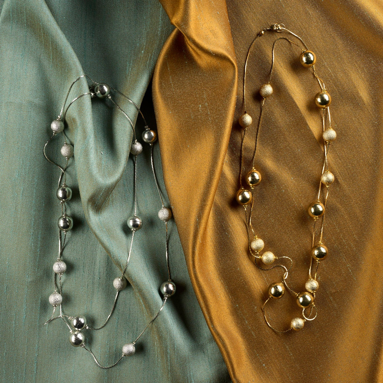 On Earth Cooperative Collection Festa collana ottone dorato 127 cm