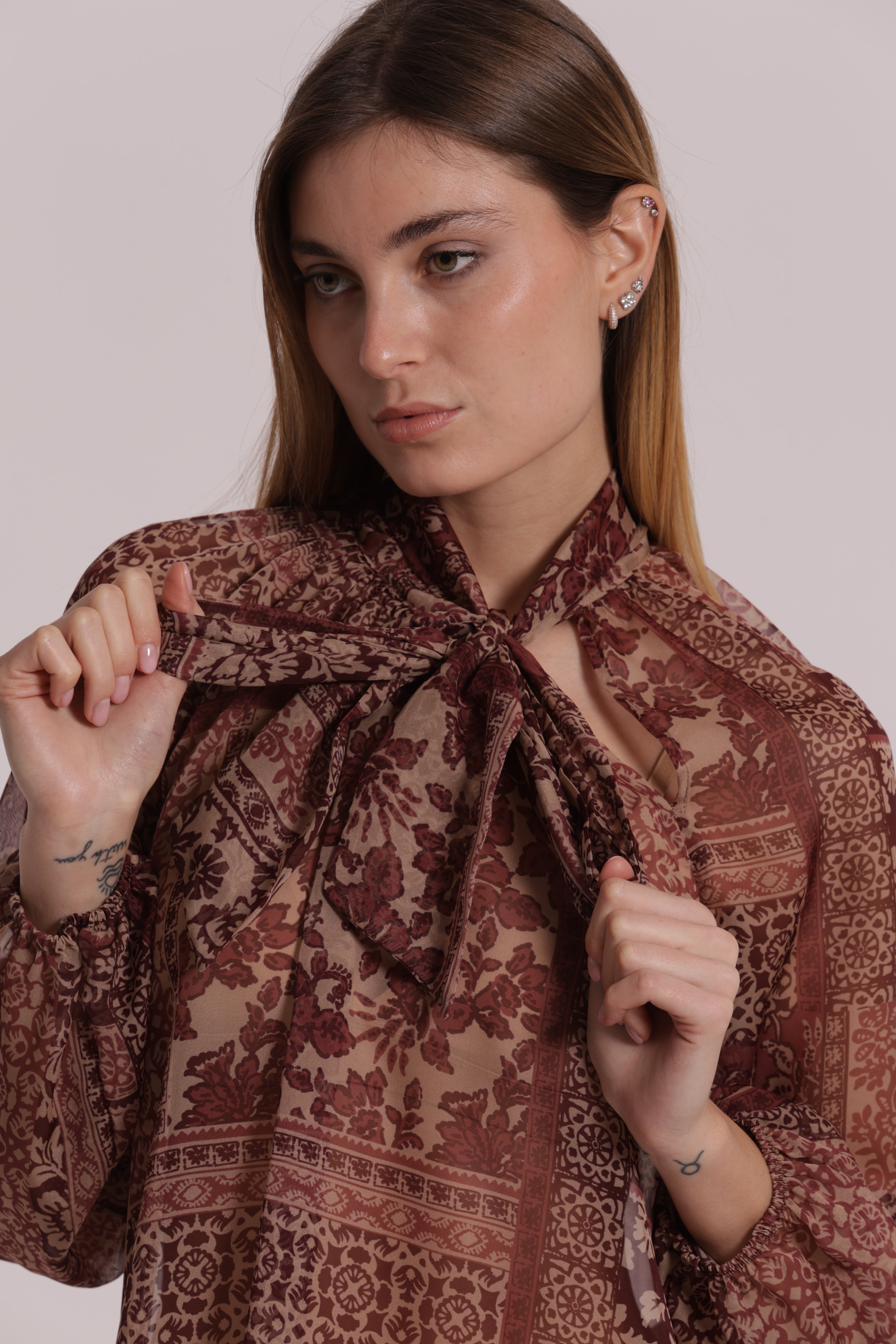Mimi Mua Blusa Fiocco Collo Patchwork Floreale Cammello