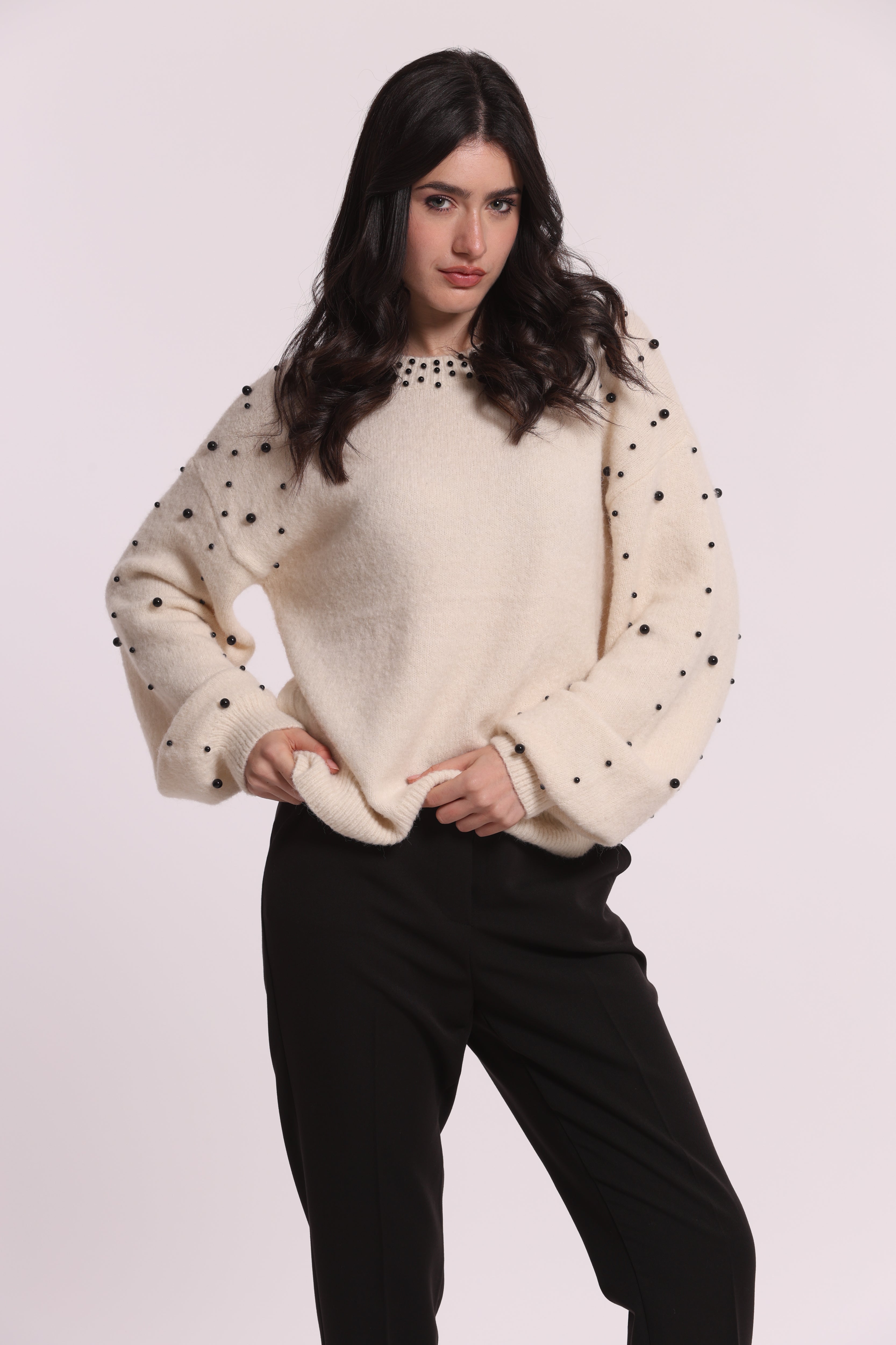 Mimi Mua maglia scollo tondo con perle