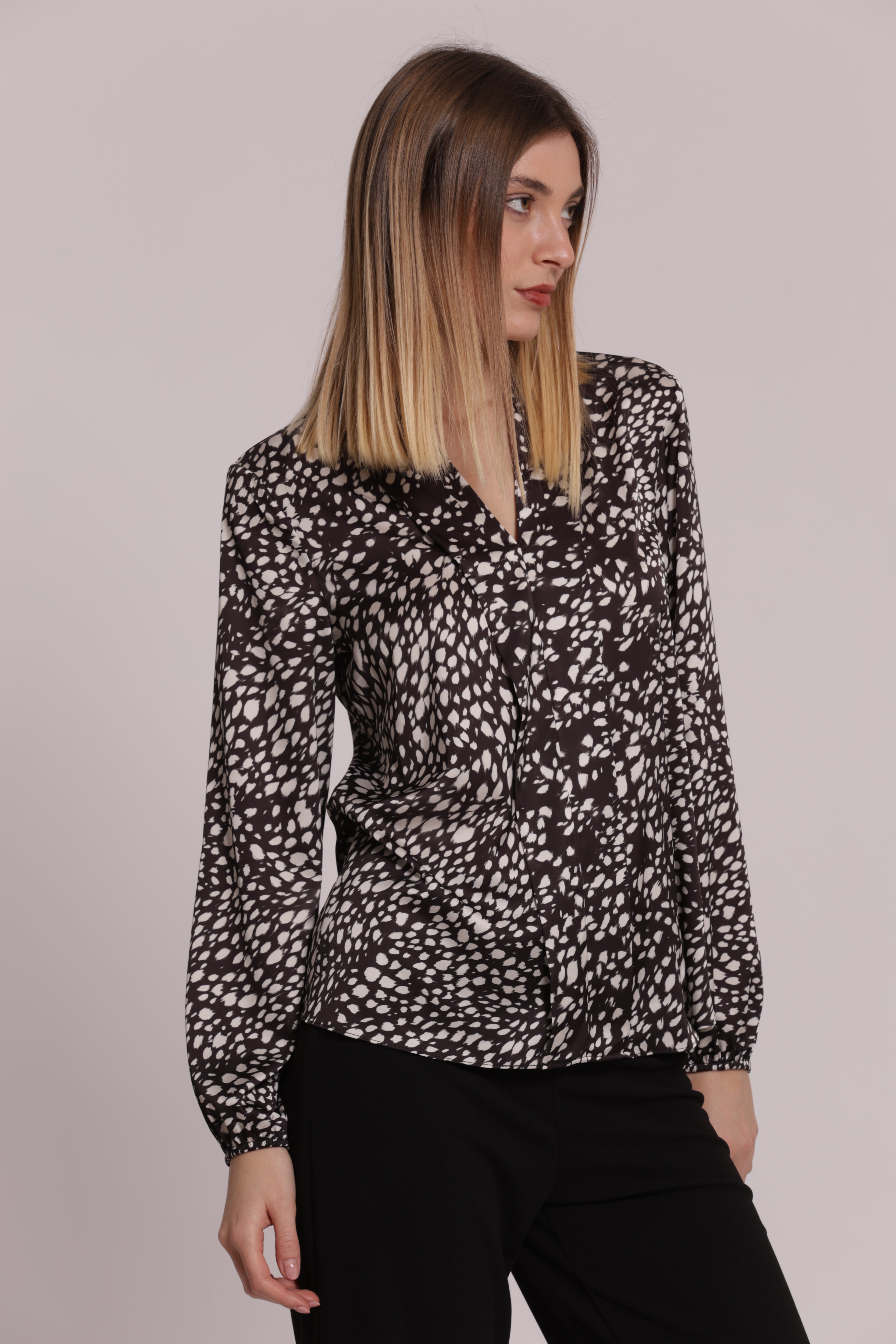 Mimi Mua Blusa Scollo V Maculato Nero/Bianco Fluida
