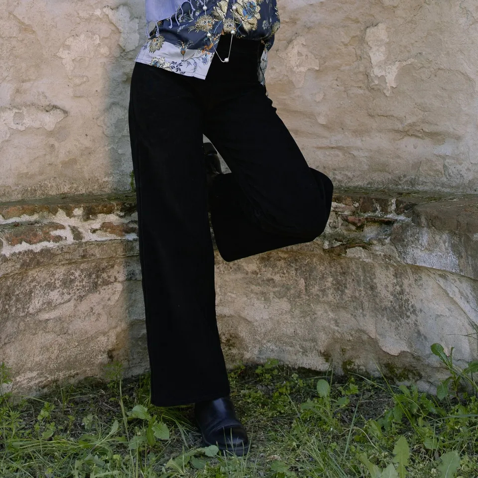 On Earth Giovo pantalone velluto cotone nero