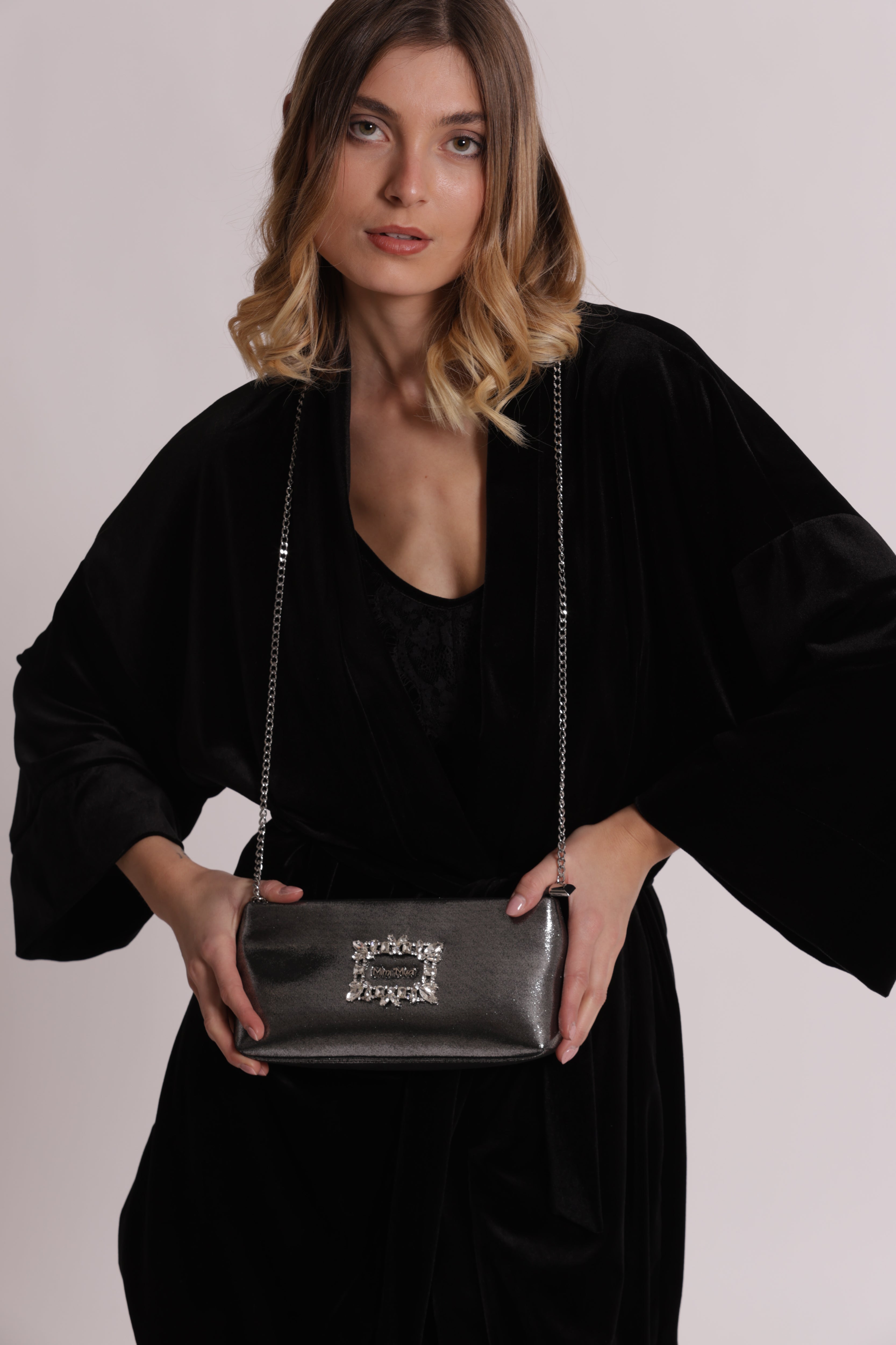 Mimi Mua clutch dettaglio gioiello nera strass