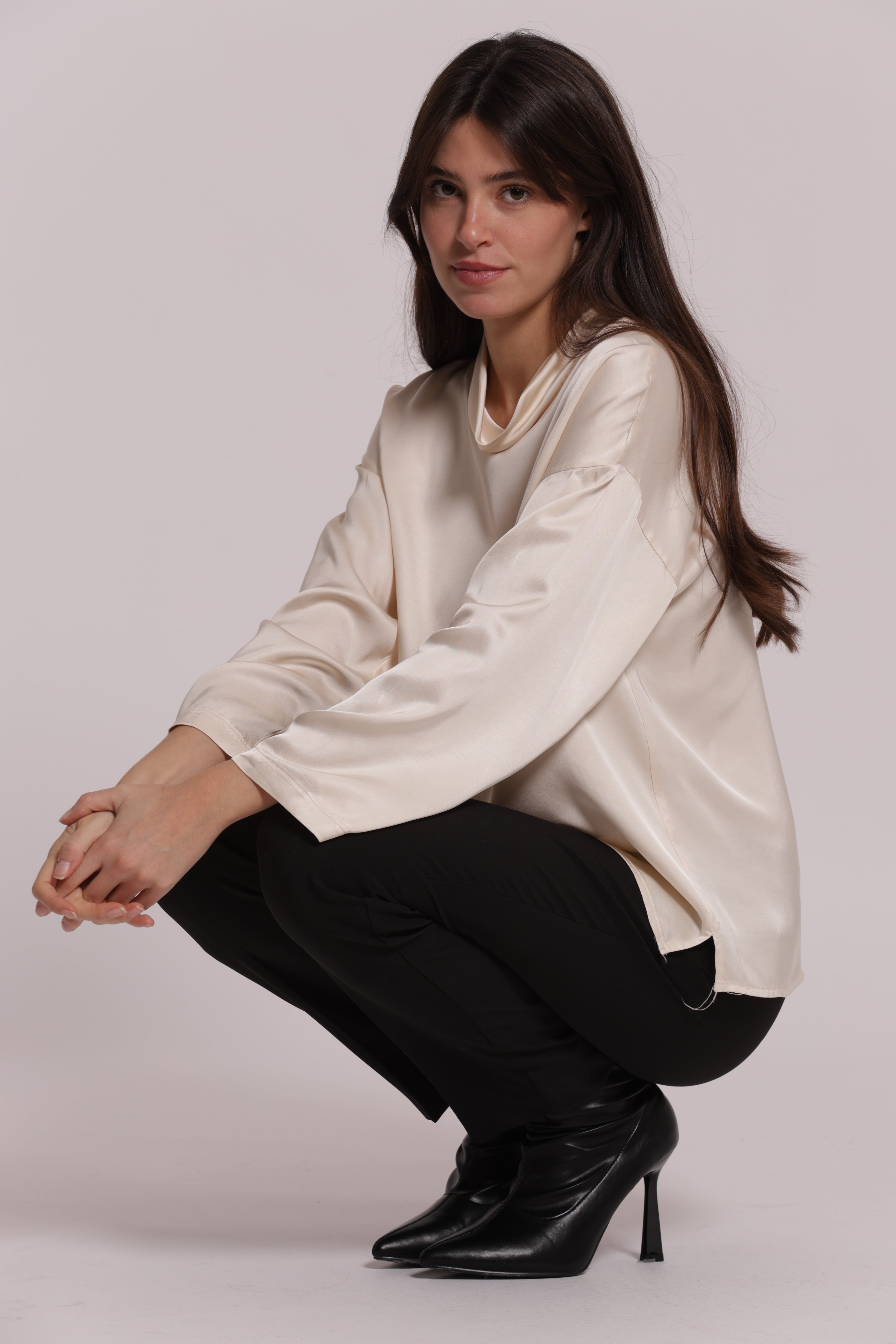 Mimi Mua blusa over in raso di viscosa panna