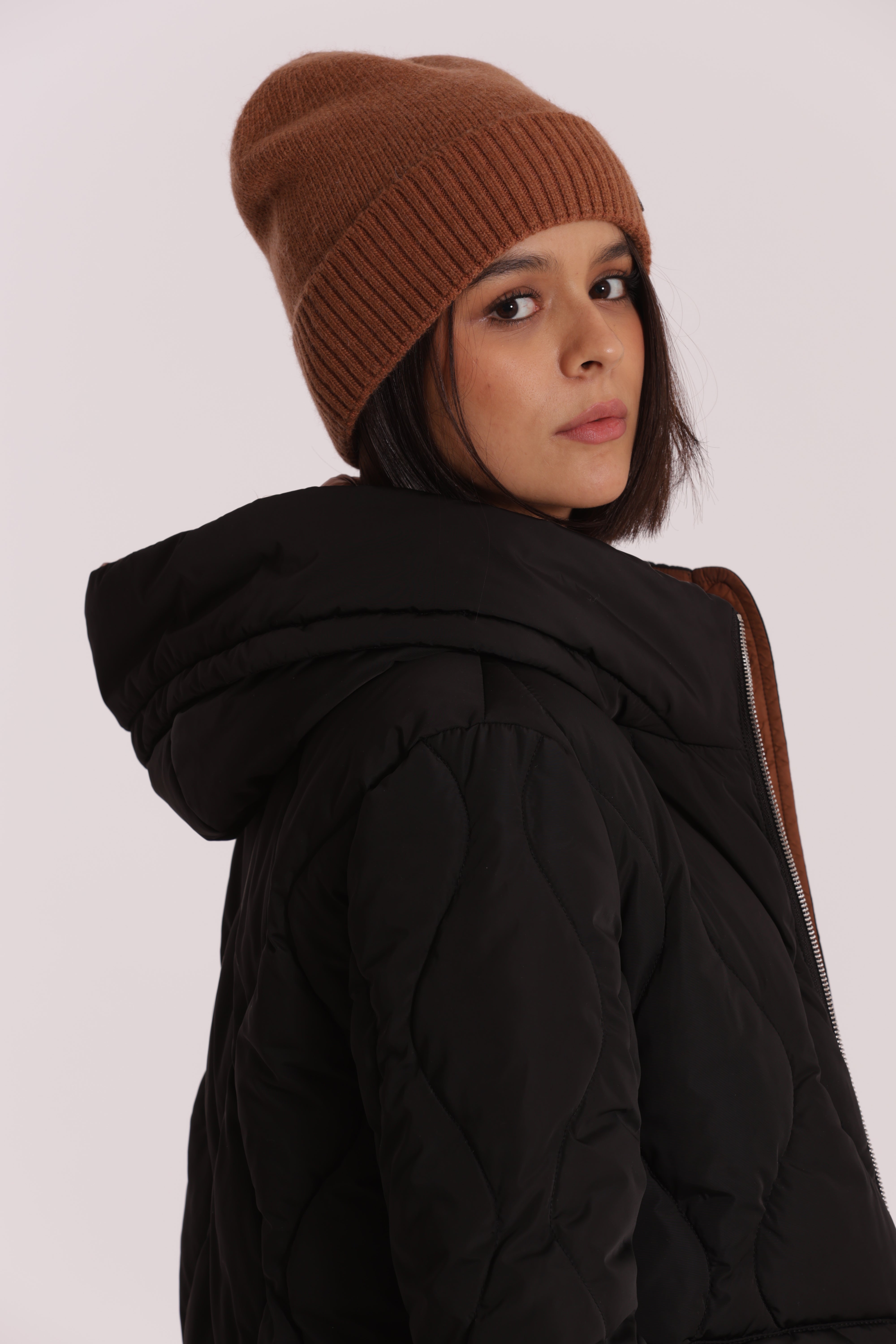Mimi Mua Berretto tinta unita con risvolto cappello nero caldo