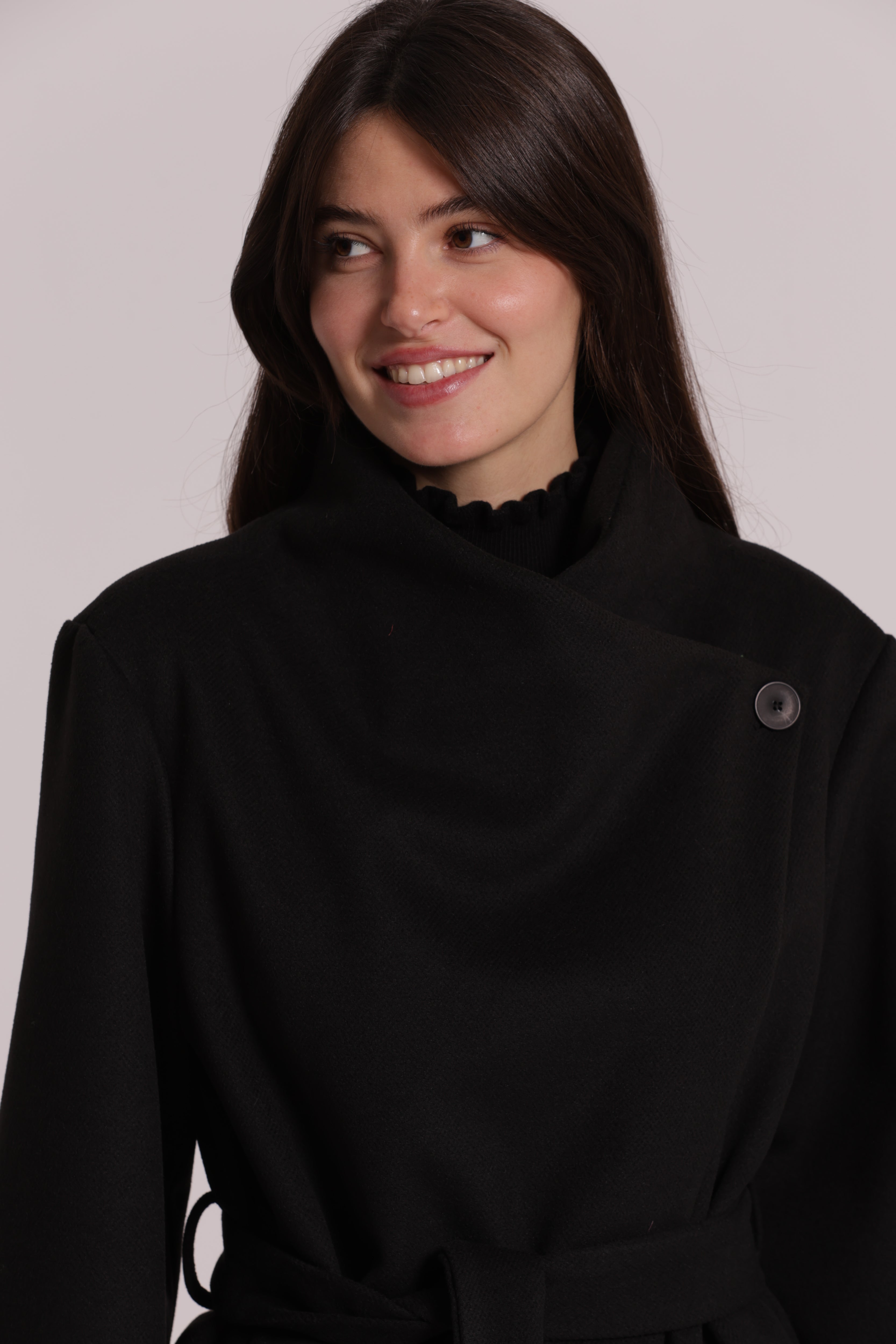 Mimi Mua cappotto corto cintura nero invernale