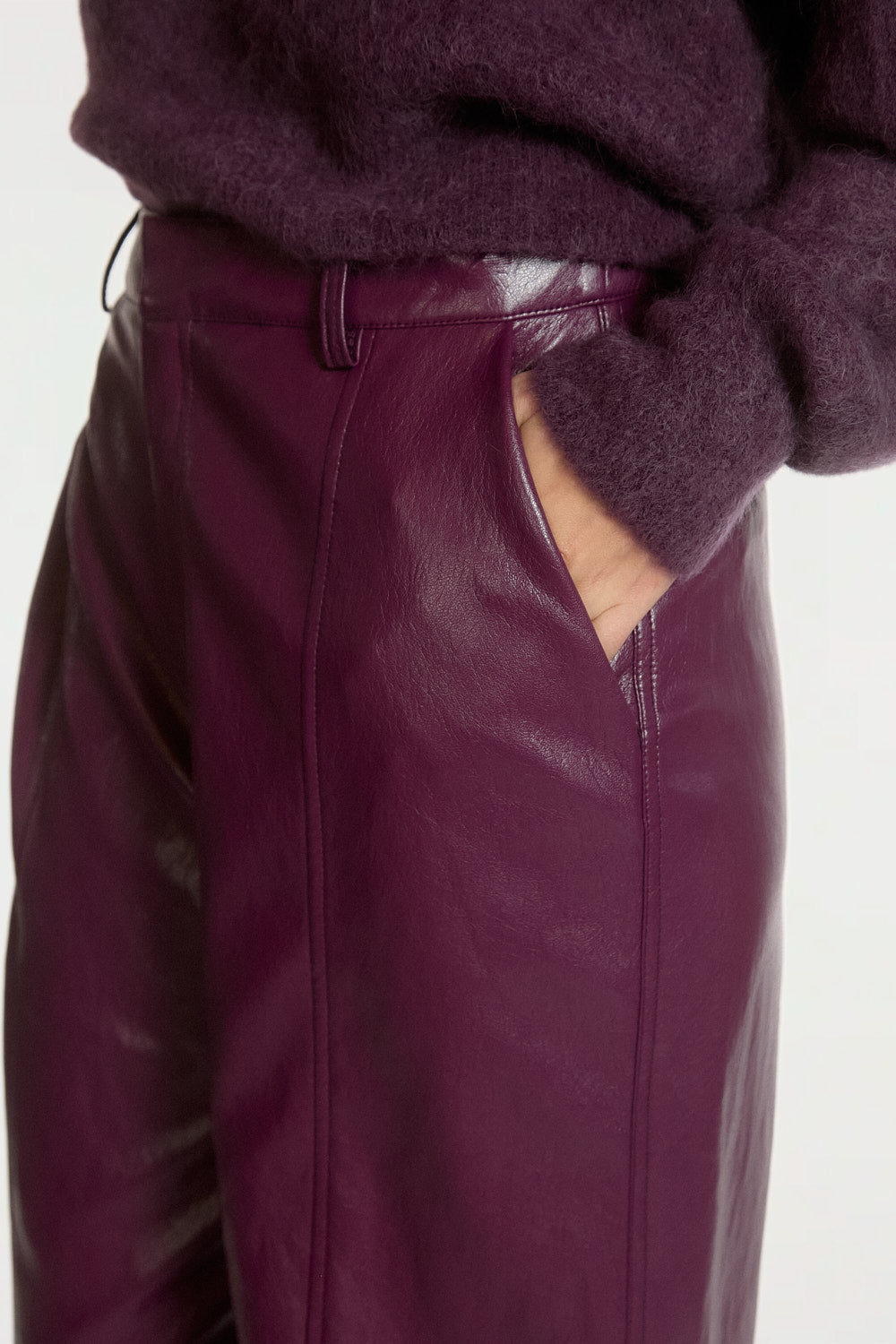 Aaiko Jet pantaloni prugna ecopelle gamba larga