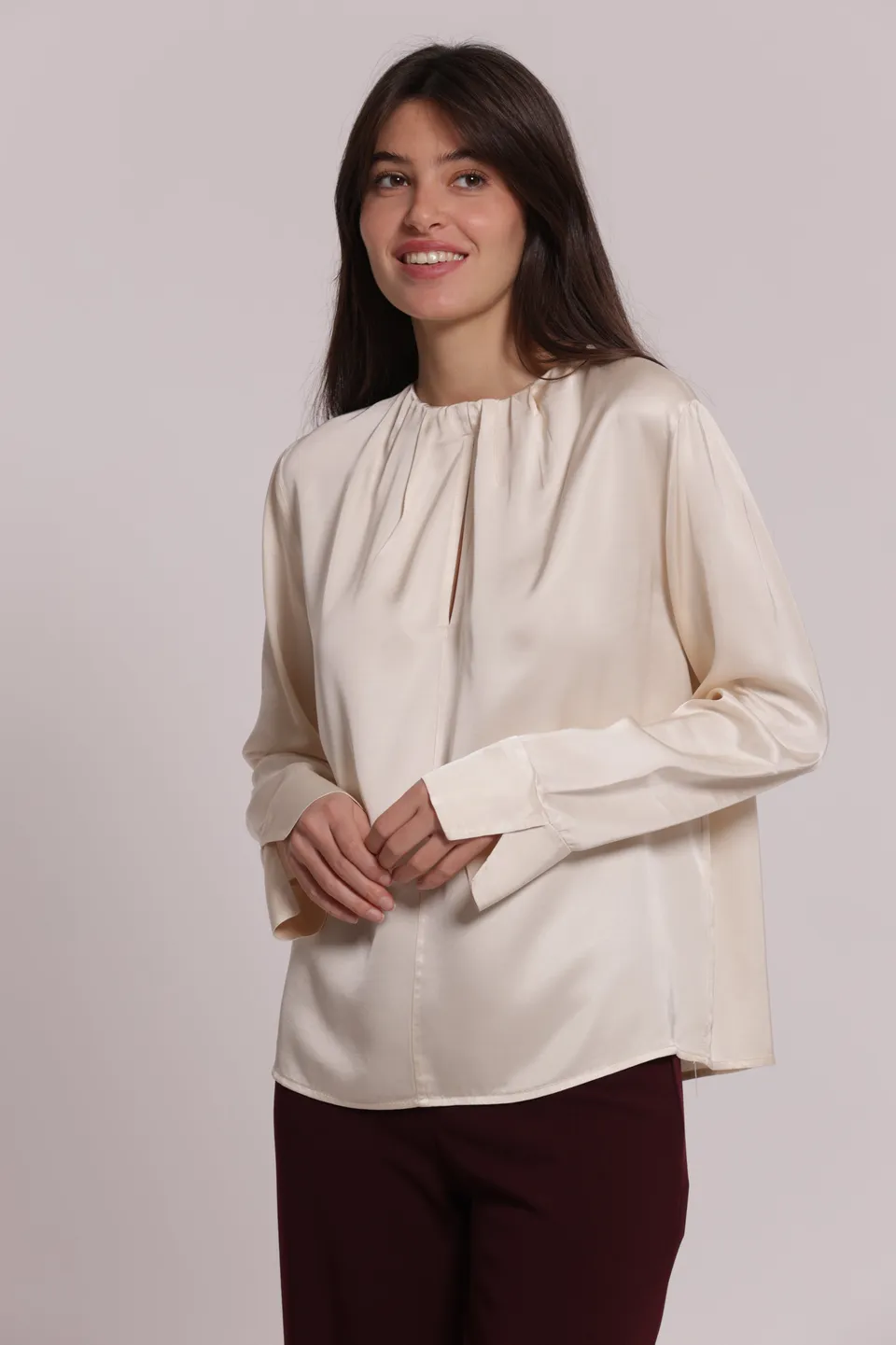 Mimi Mua Blusa Raso Viscosa Scollo Tondo Nera Elegante