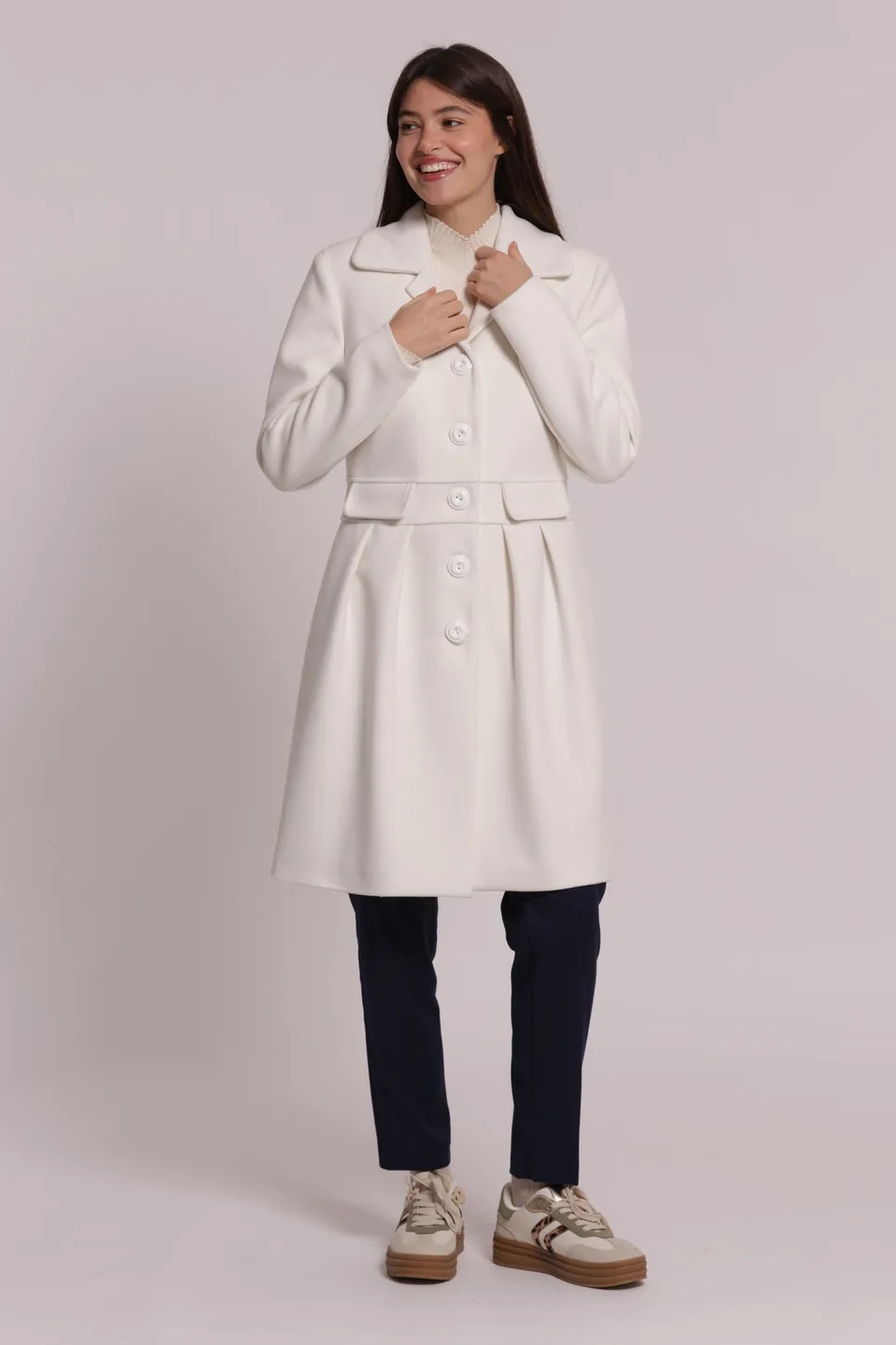 Mimi Mua Baronetto Pincès cappotto nero sartoriale