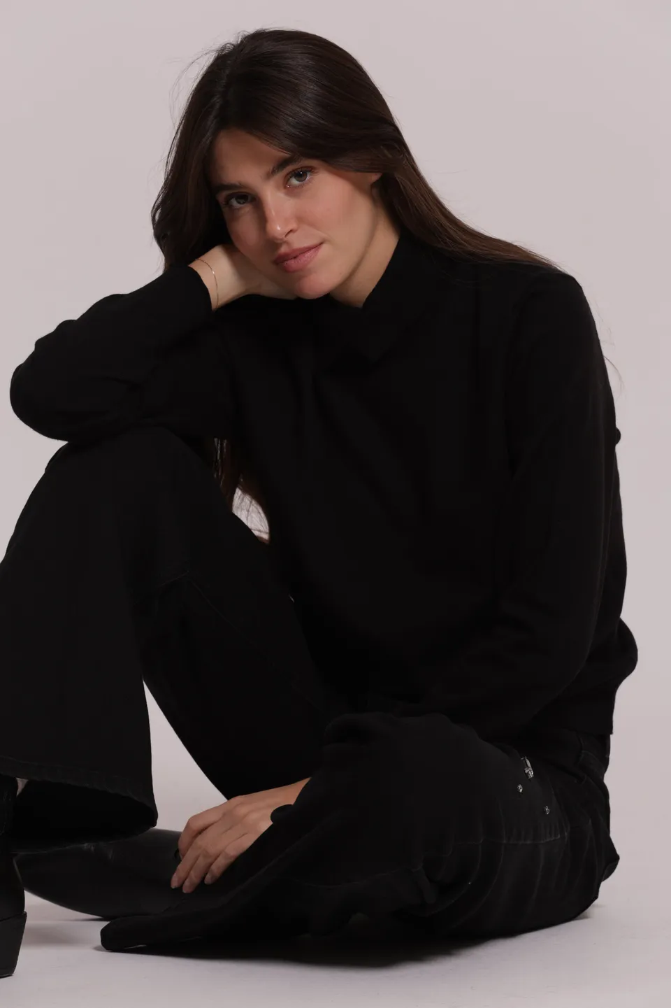 Mimi Mua maglia collo alto nera viscosa