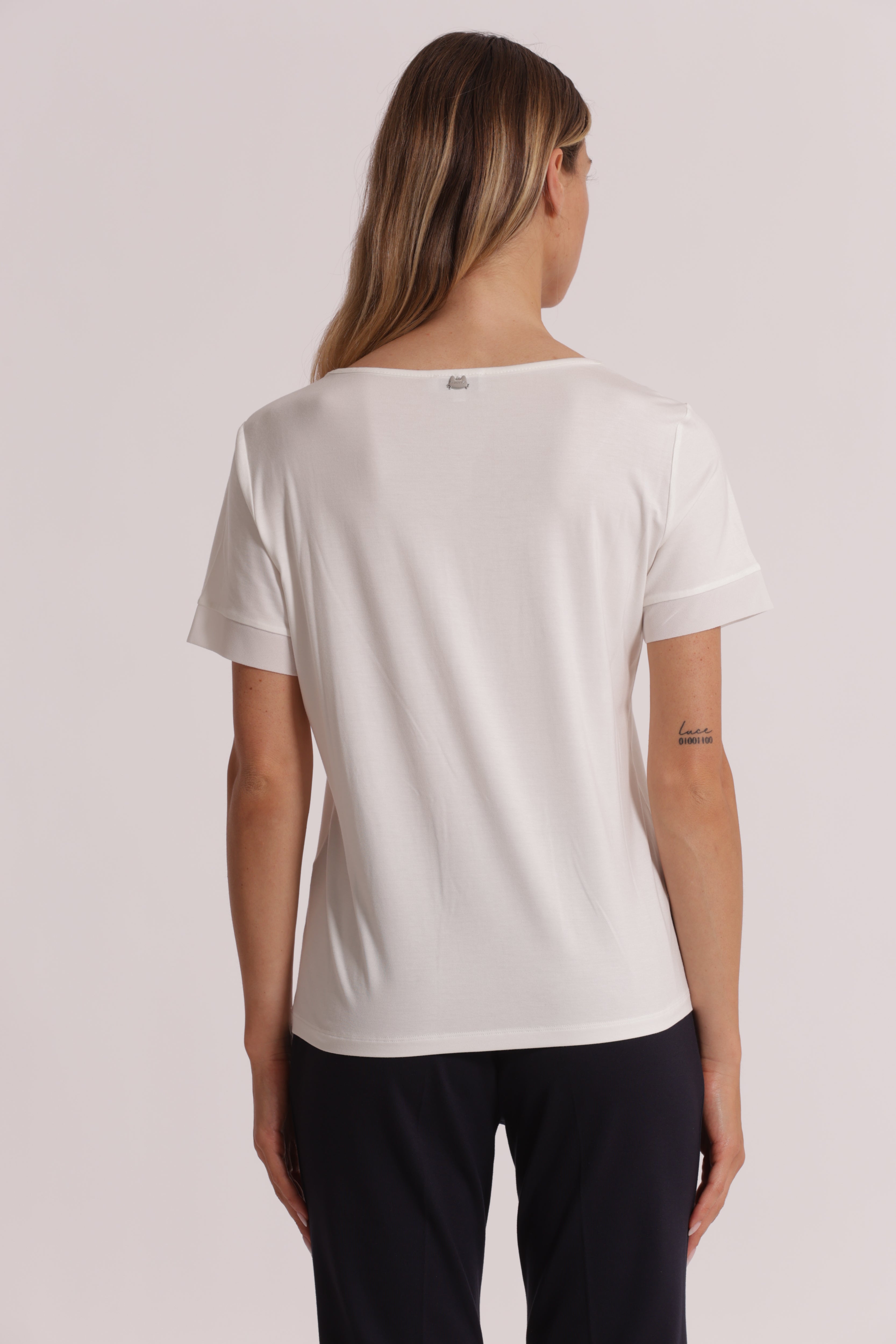 Mimi Mua Scollo a V con Dettagli in Georgette T-Shirt Nera Viscosa