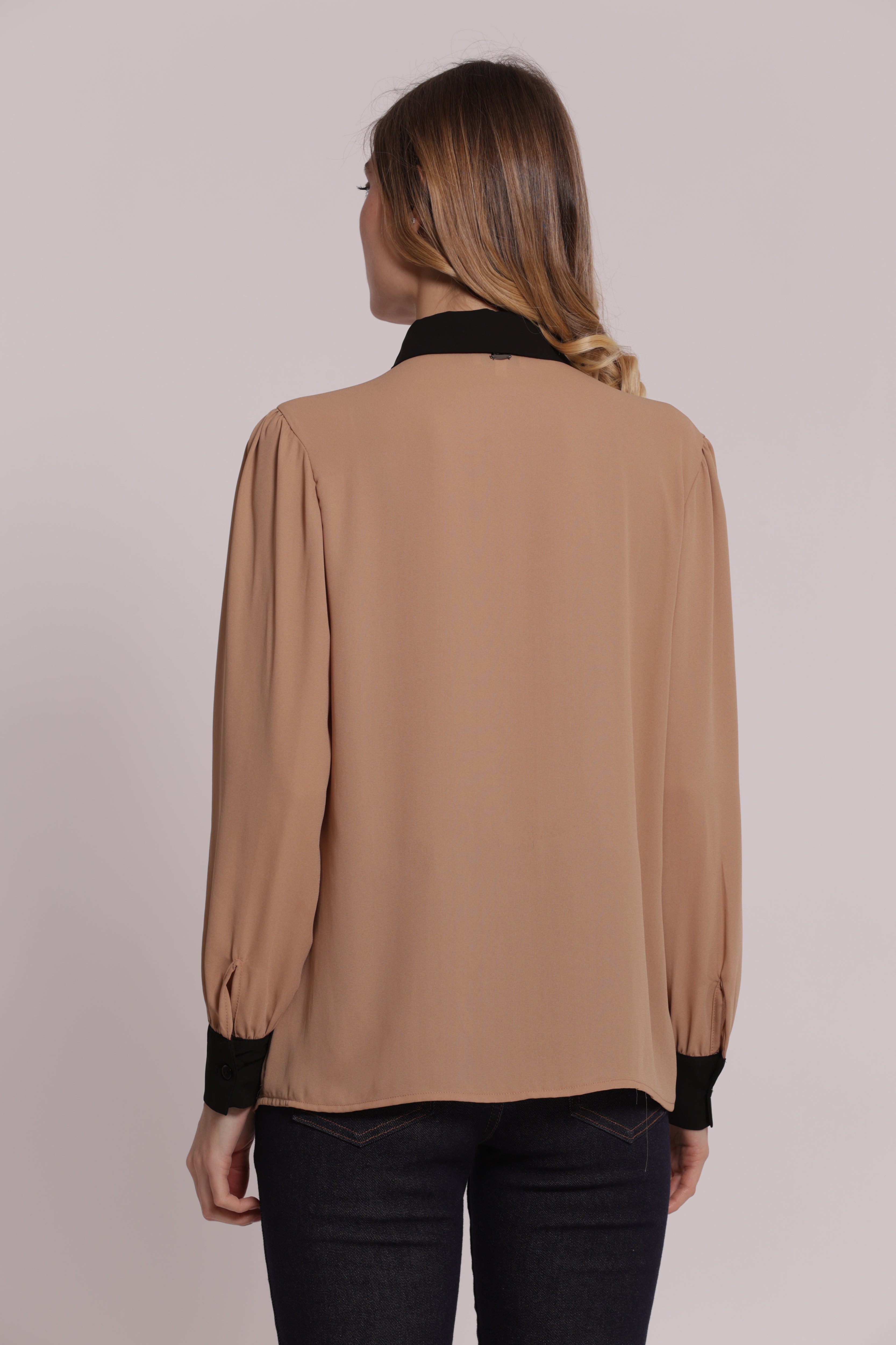 Mimi Mua Blusa con Colletto e Polsini a Contrasto