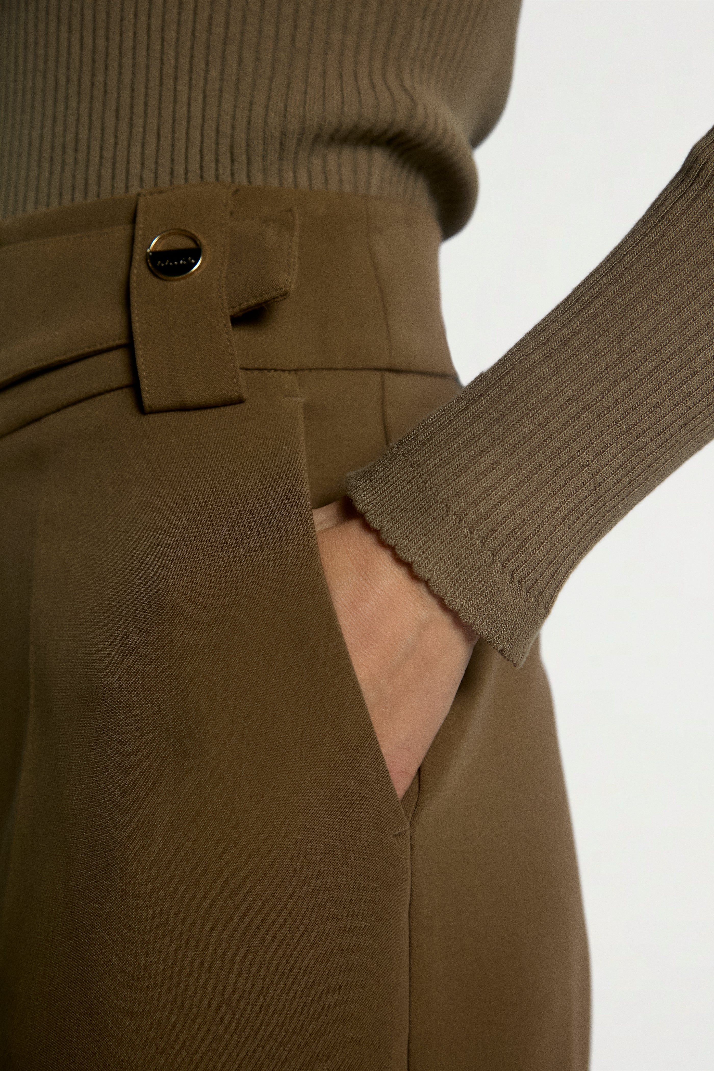 Aaiko Nore pantaloni verdi gamba larga