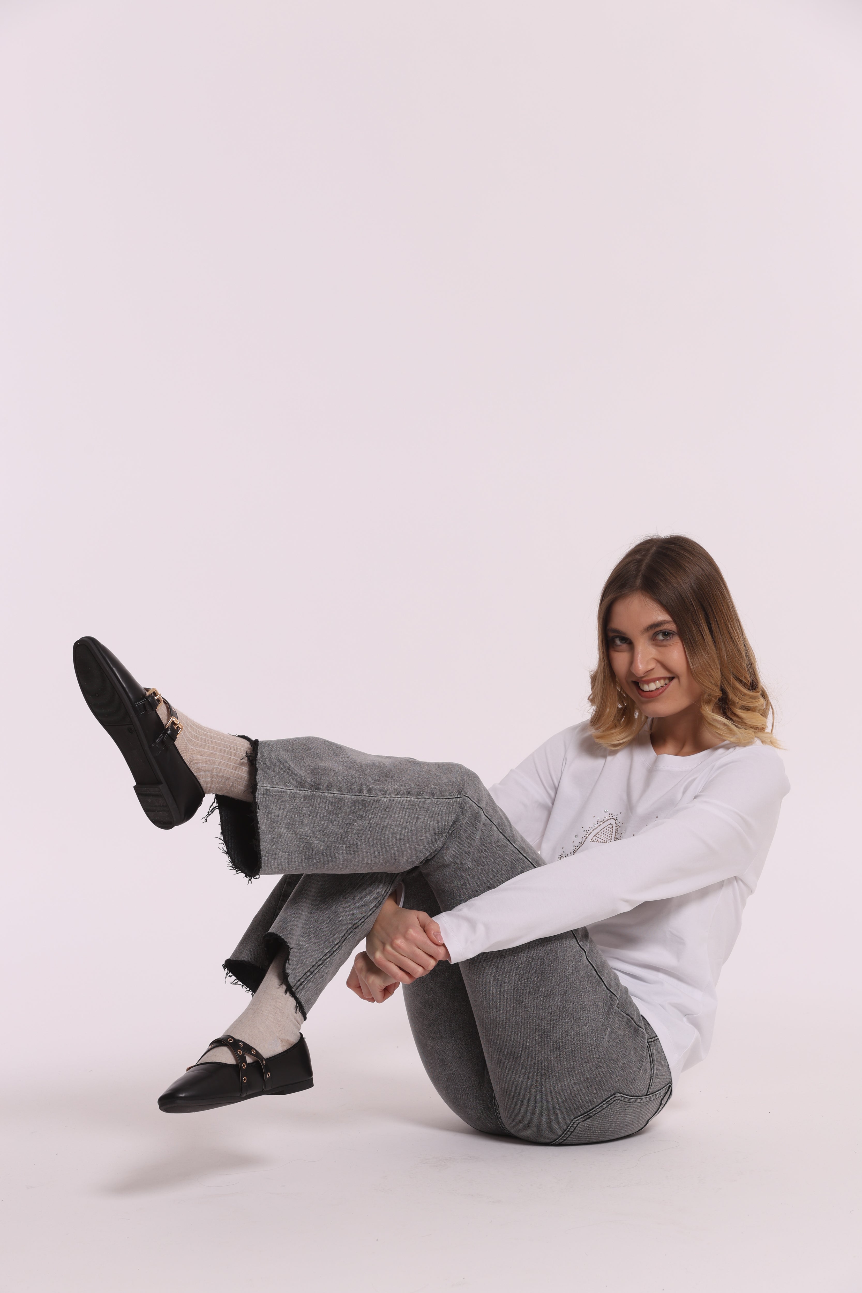 Mimi Mua jeans flare ricamo ondulato blu medio