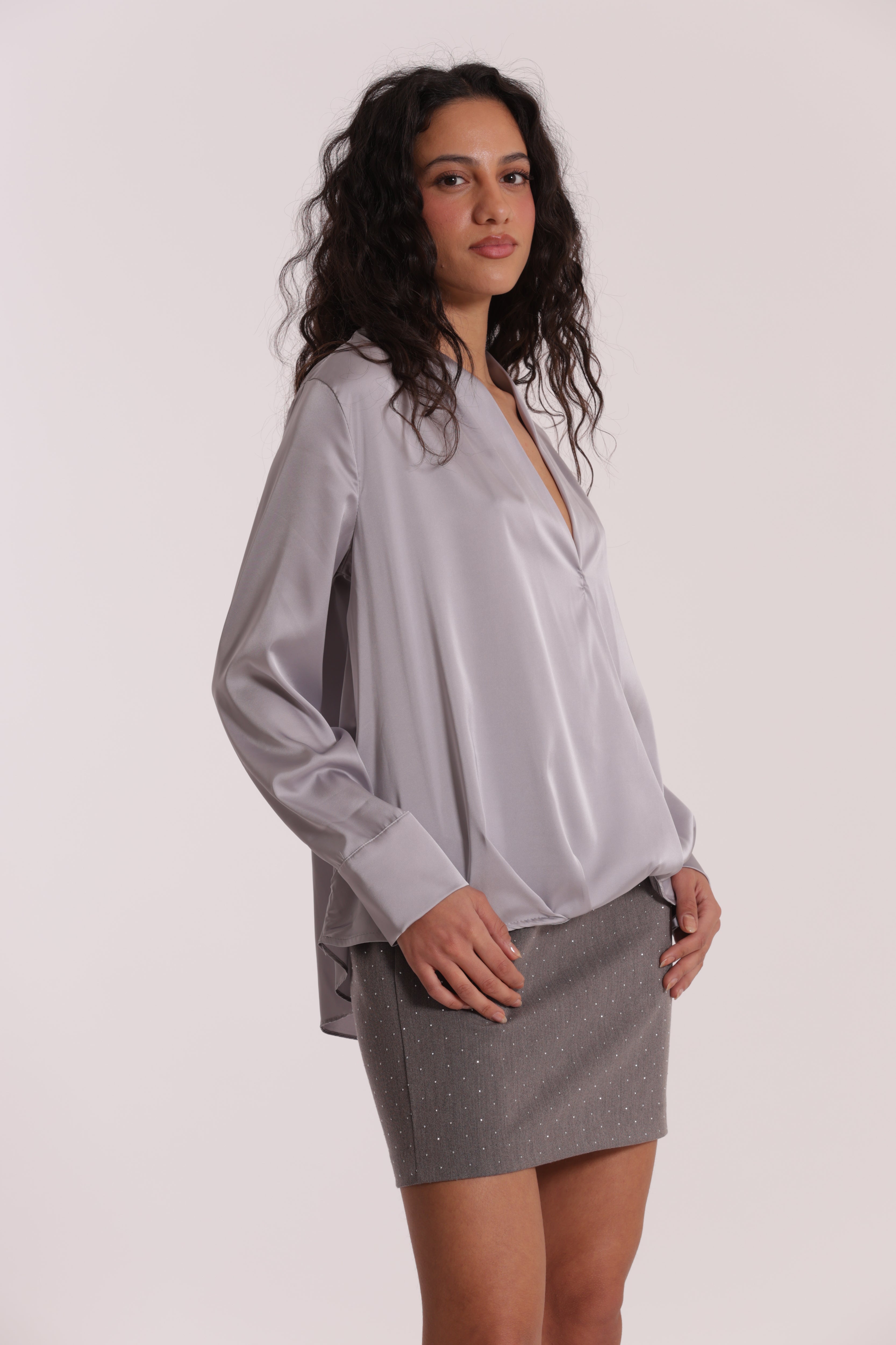 Mimi Mua Blusa Incrociata in Raso Panna