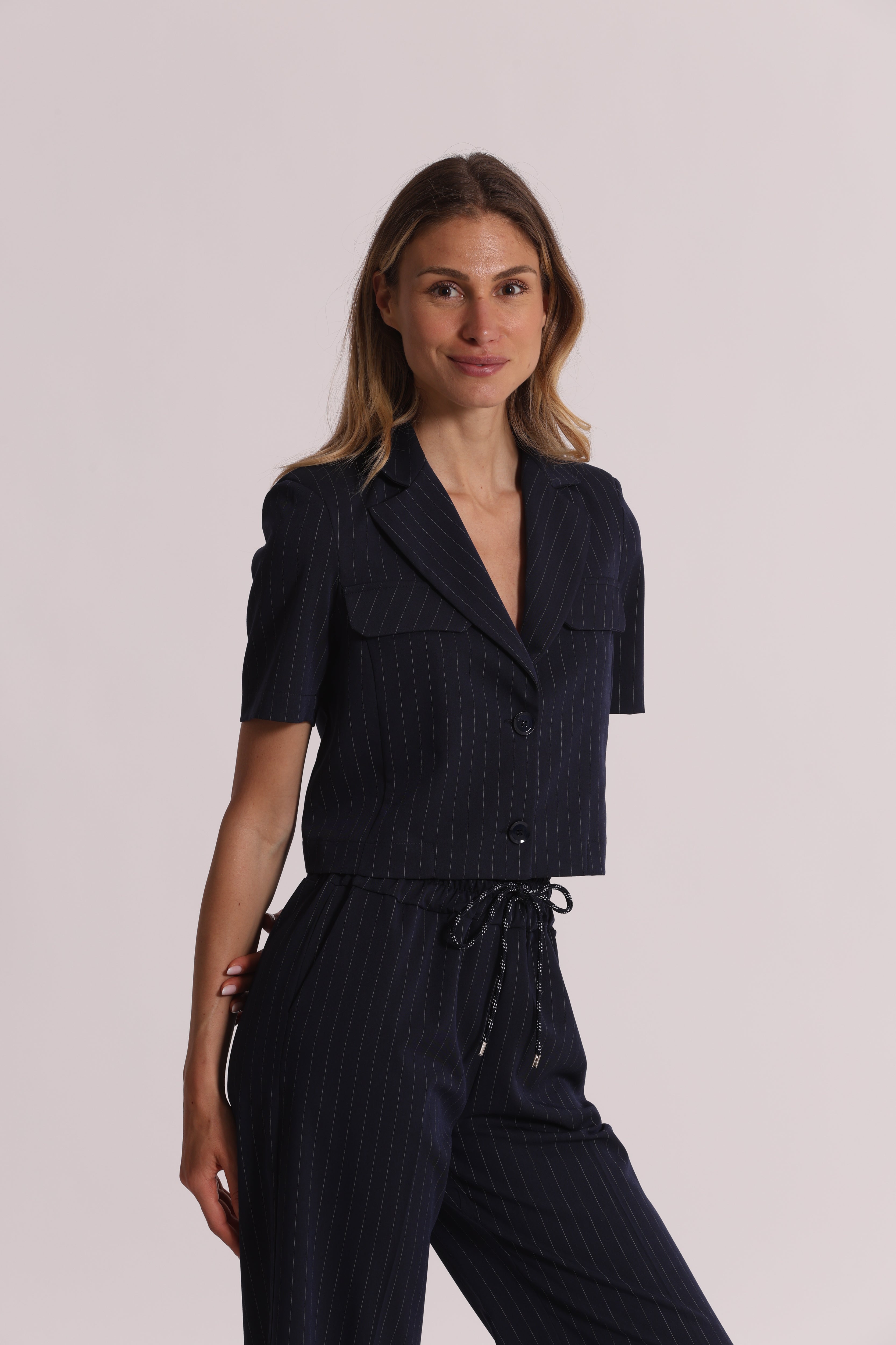 Mimi Mua Giacca Cropped Maniche Corte Gessata Latte sartoriale