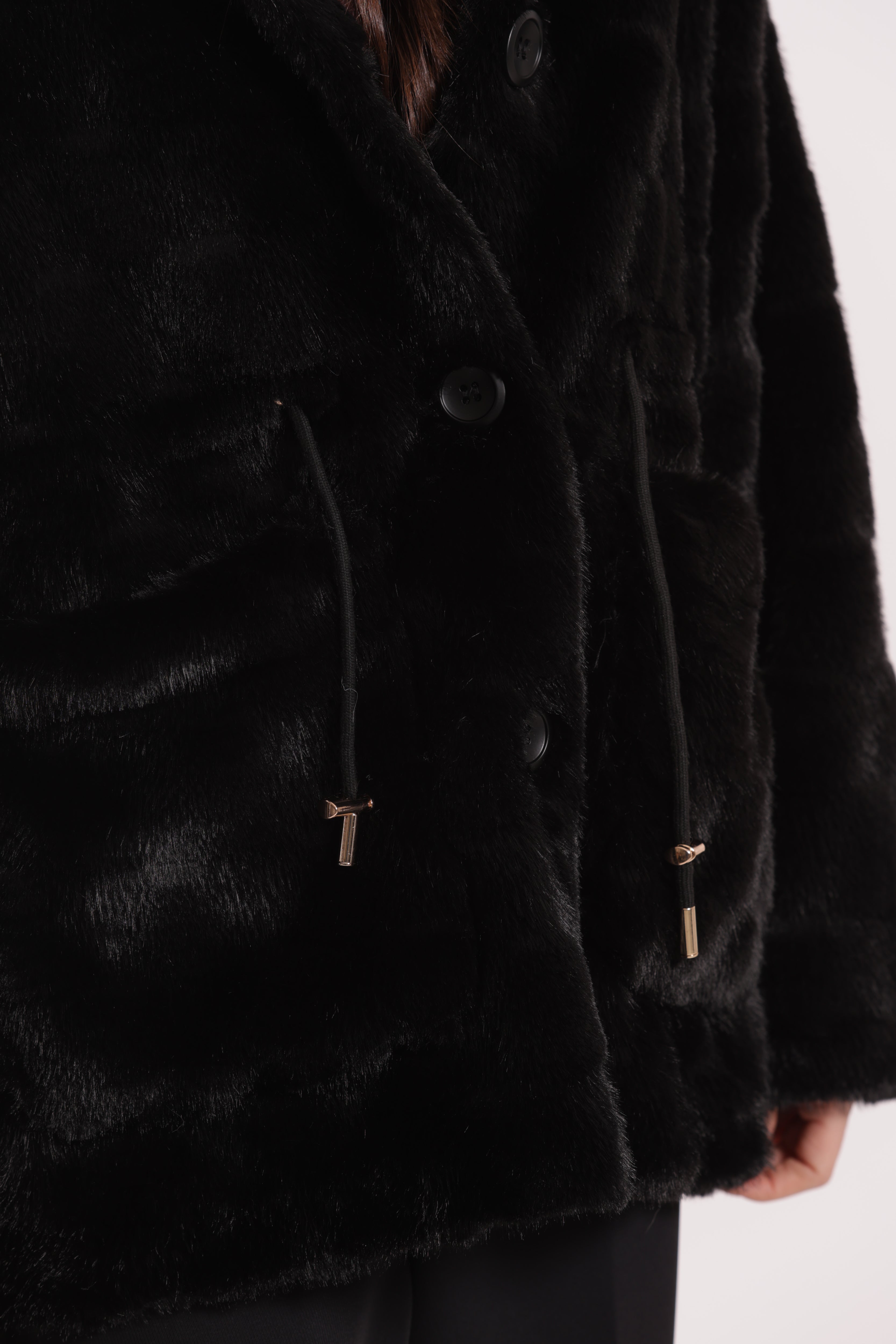 Mimi Mua Cappotto Effetto Pelliccia con Coulisse nero