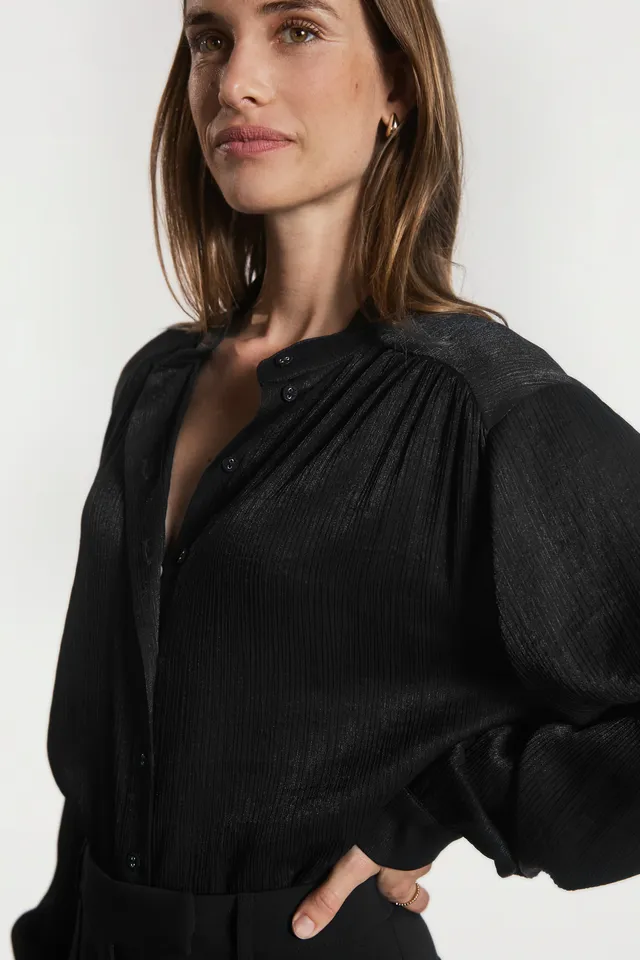 Aaiko Liv camicia nera collo senza revers fluida