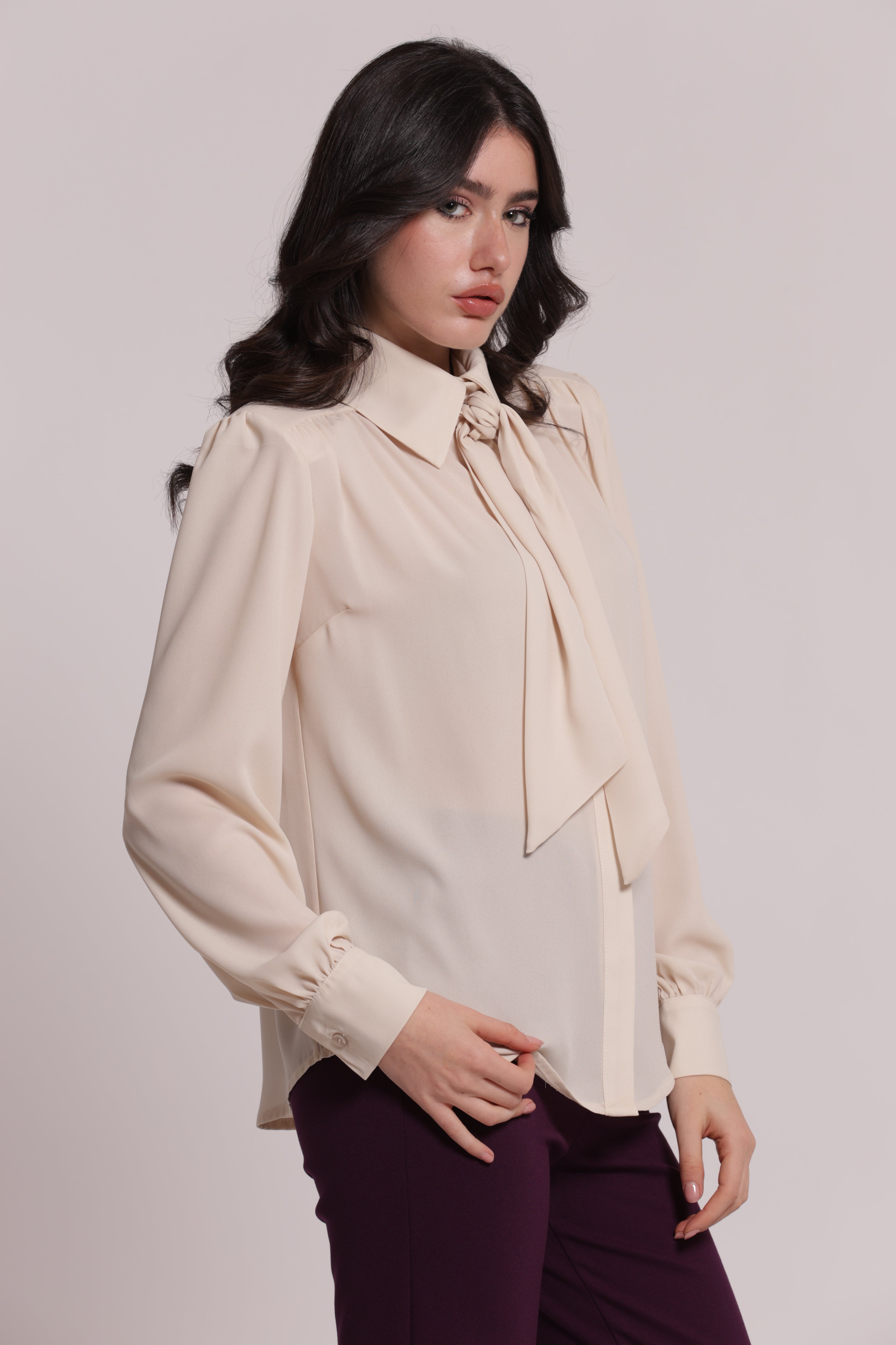 Mimi Mua Blusa con Spalline e Fiocco Nera