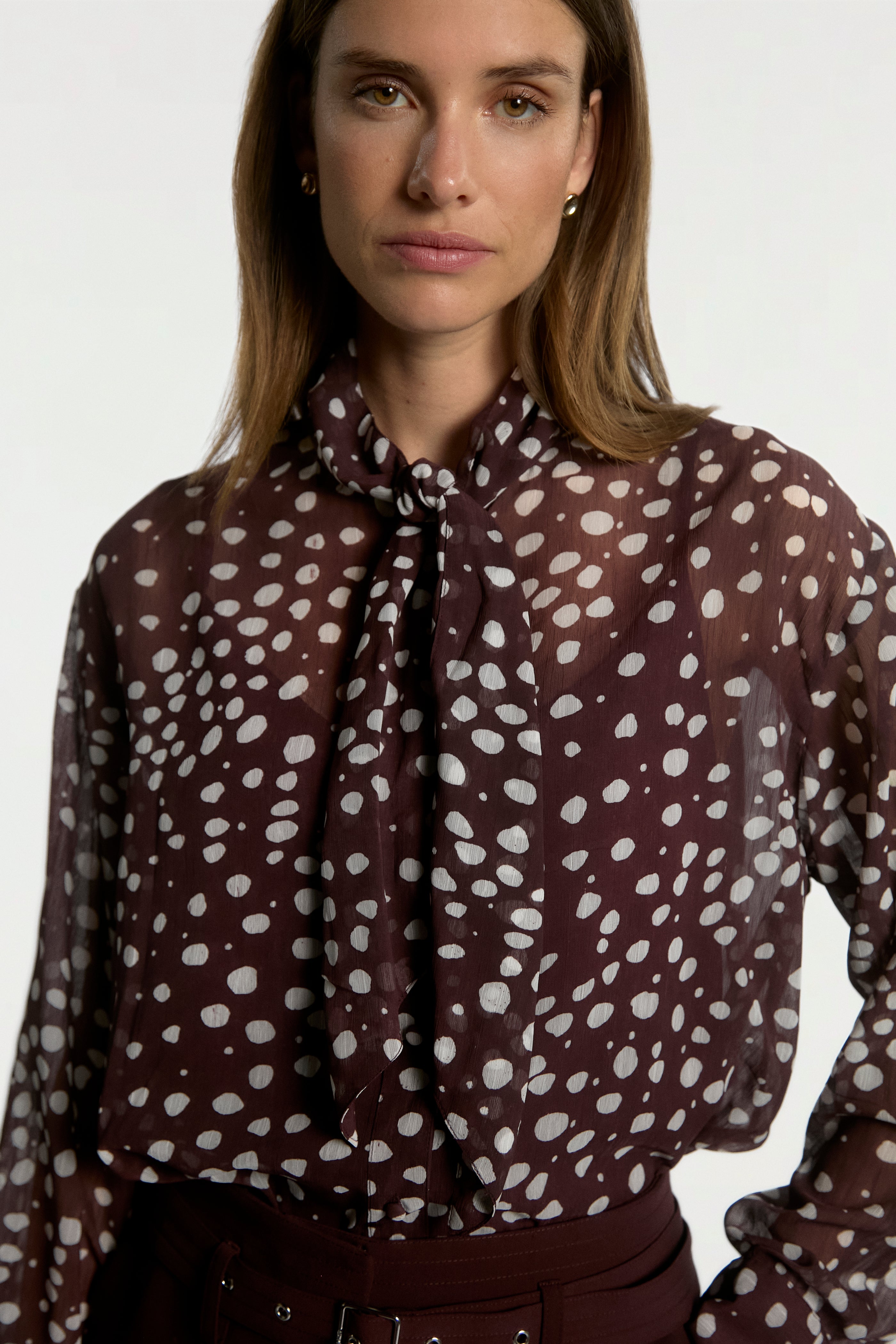 Aaiko Janesse camicetta bordeaux pois collo annodato