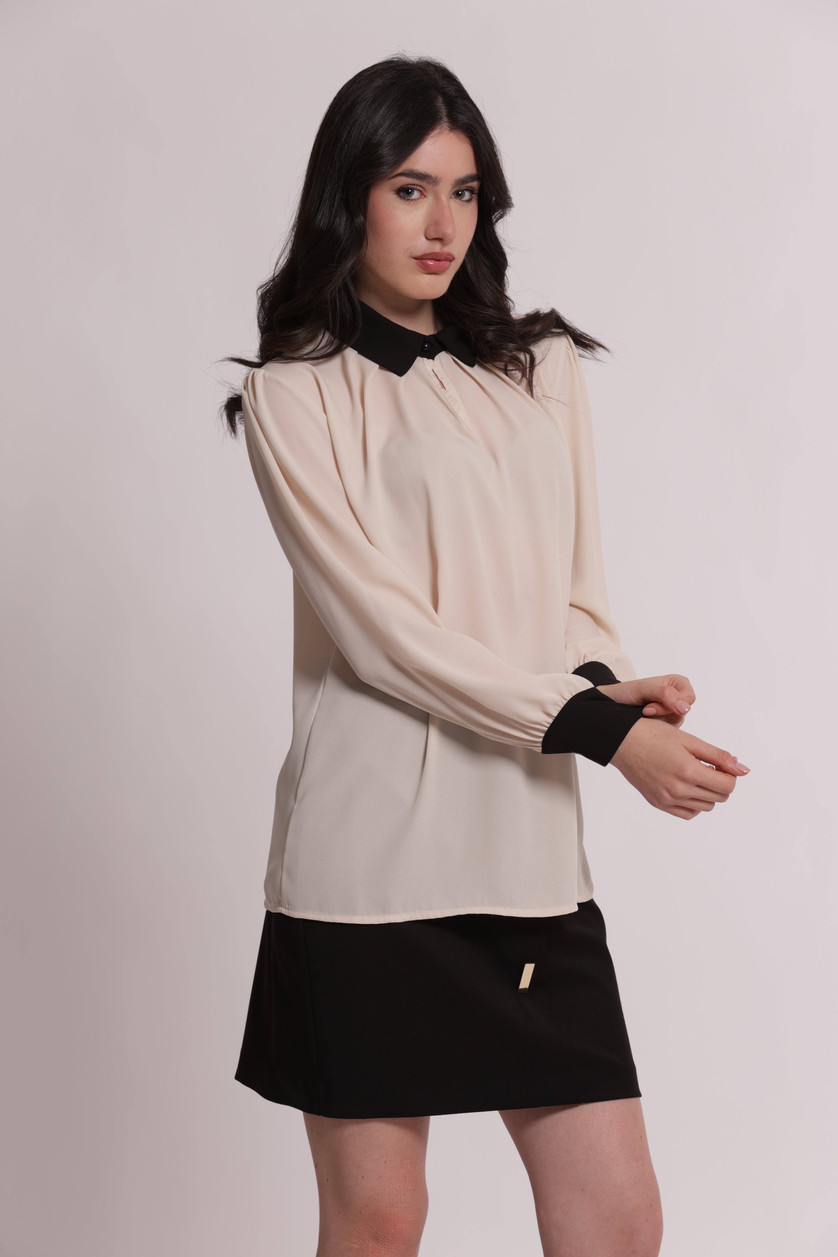 Mimi Mua Blusa con Colletto e Polsini a Contrasto