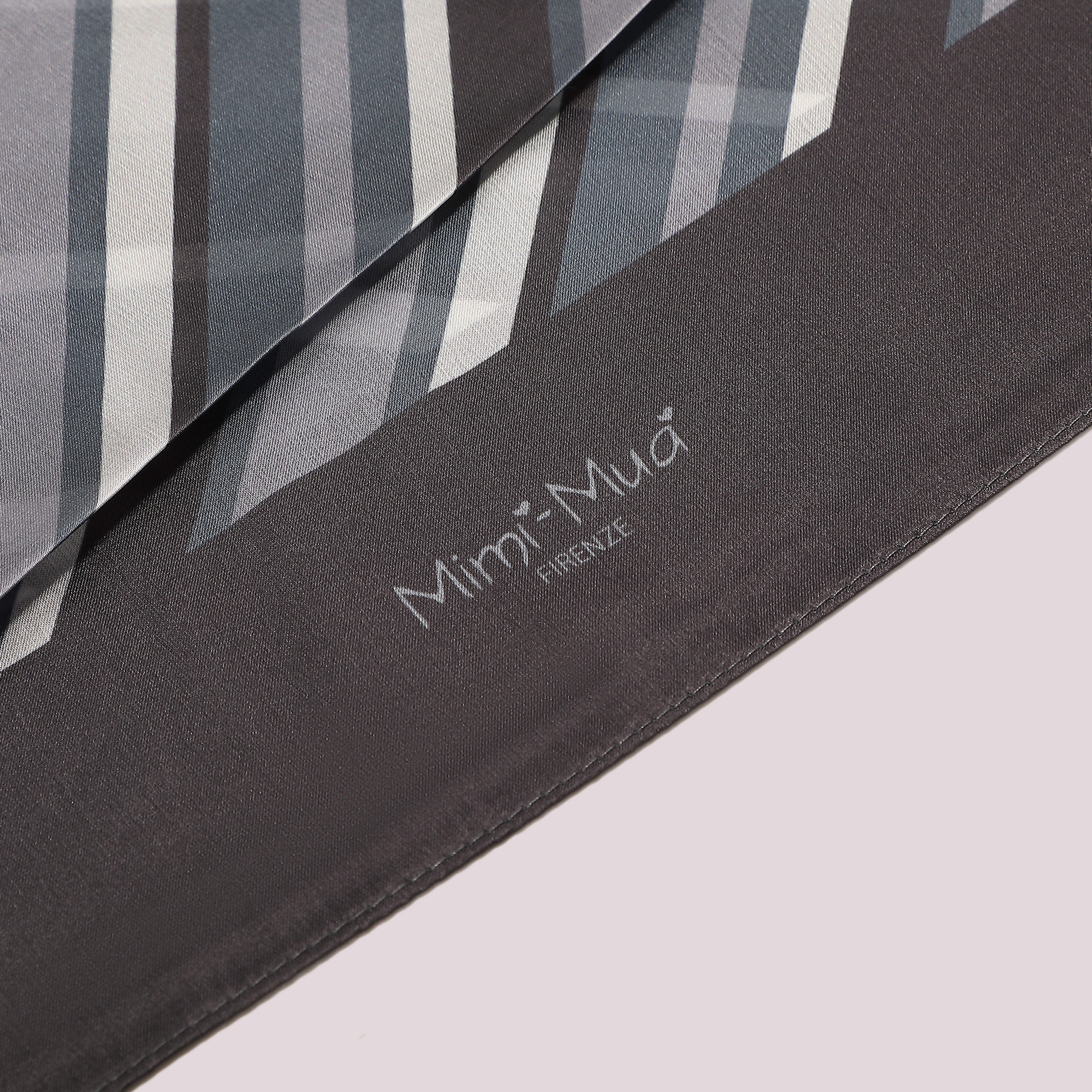 Mimi Mua foulard righe diagonali nero 90x90 poliestere