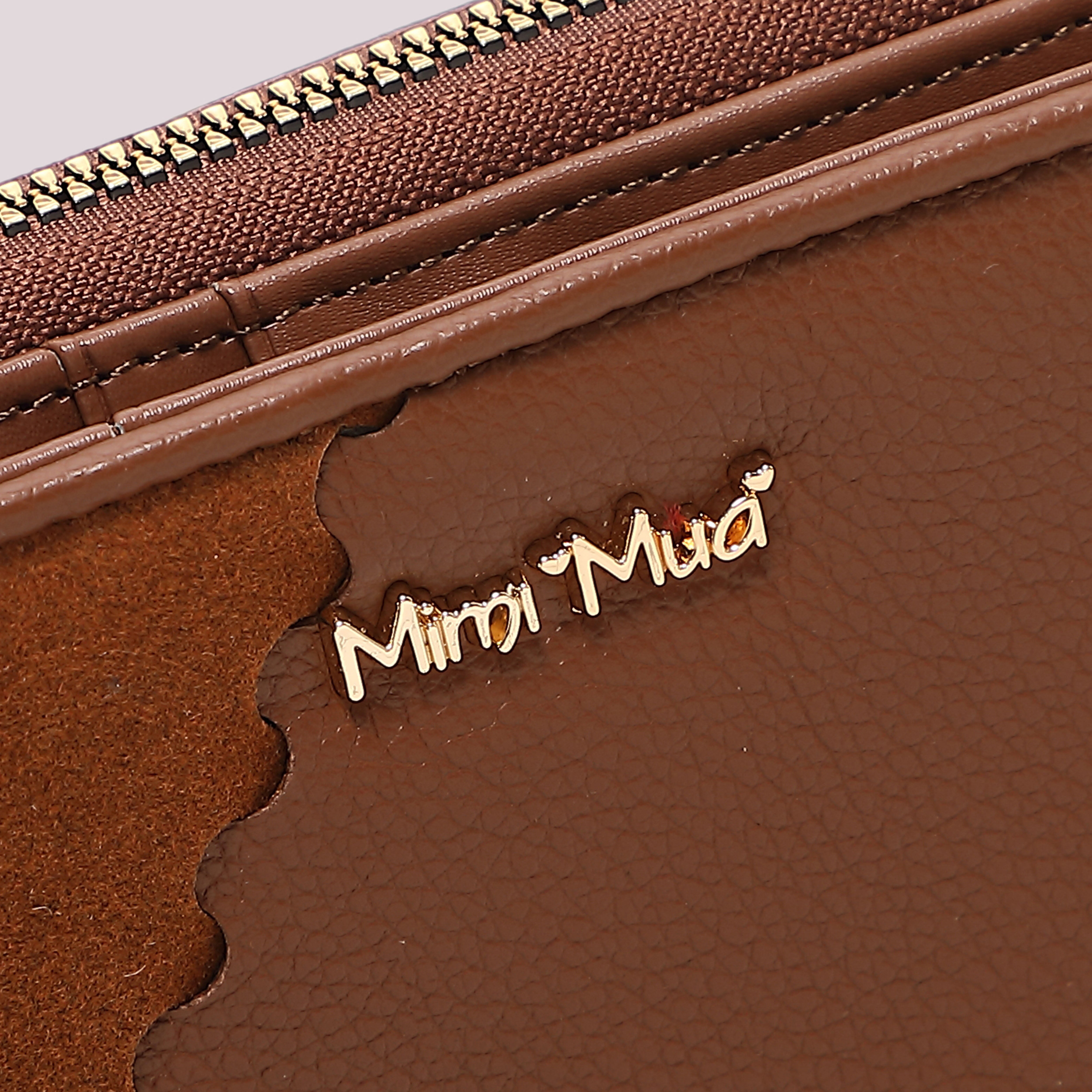 Mimi Mua portafoglio medio con patch effetto camoscio nero