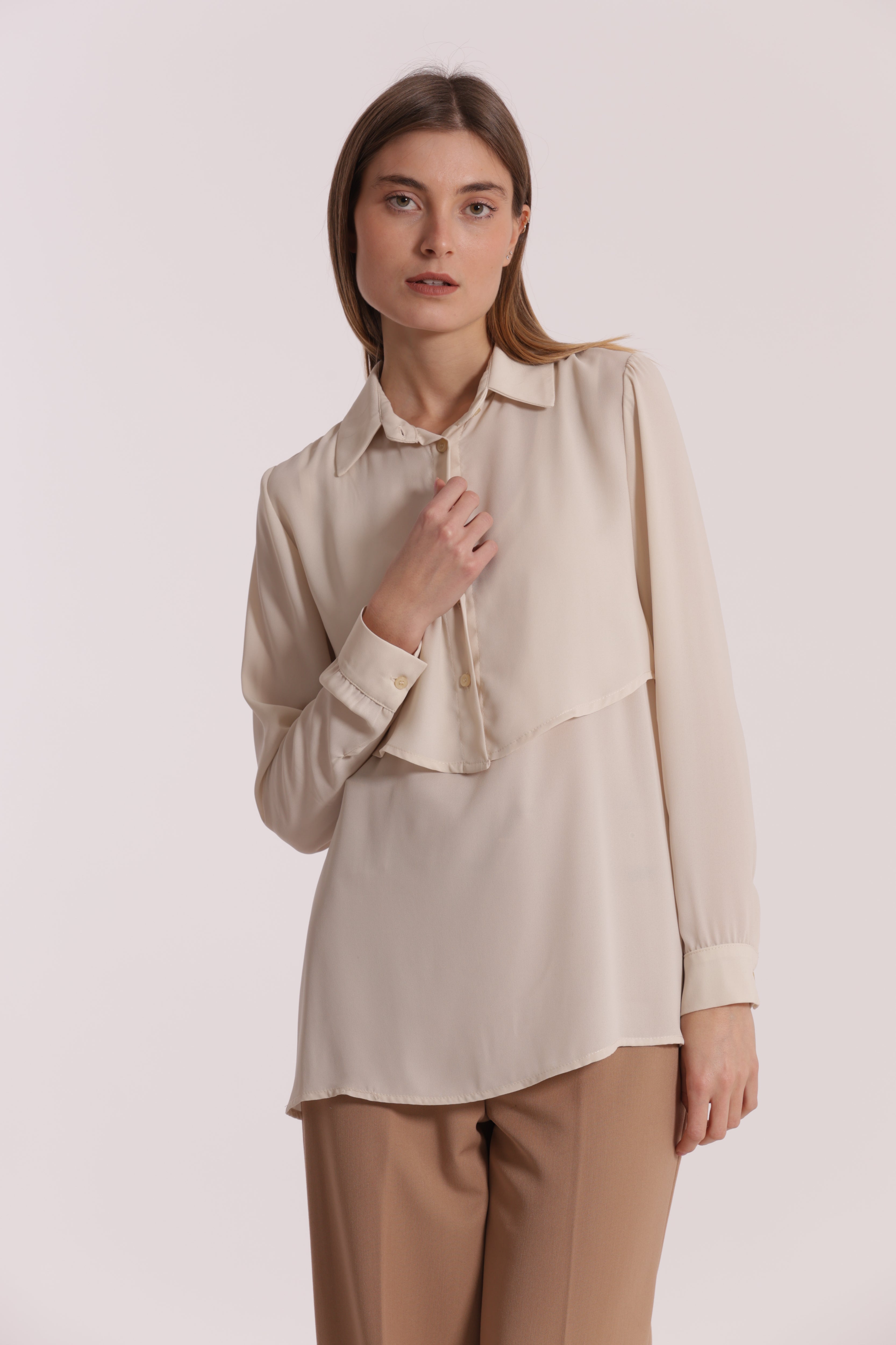 Mimi Mua Camicia Cropped con Blusa Panna