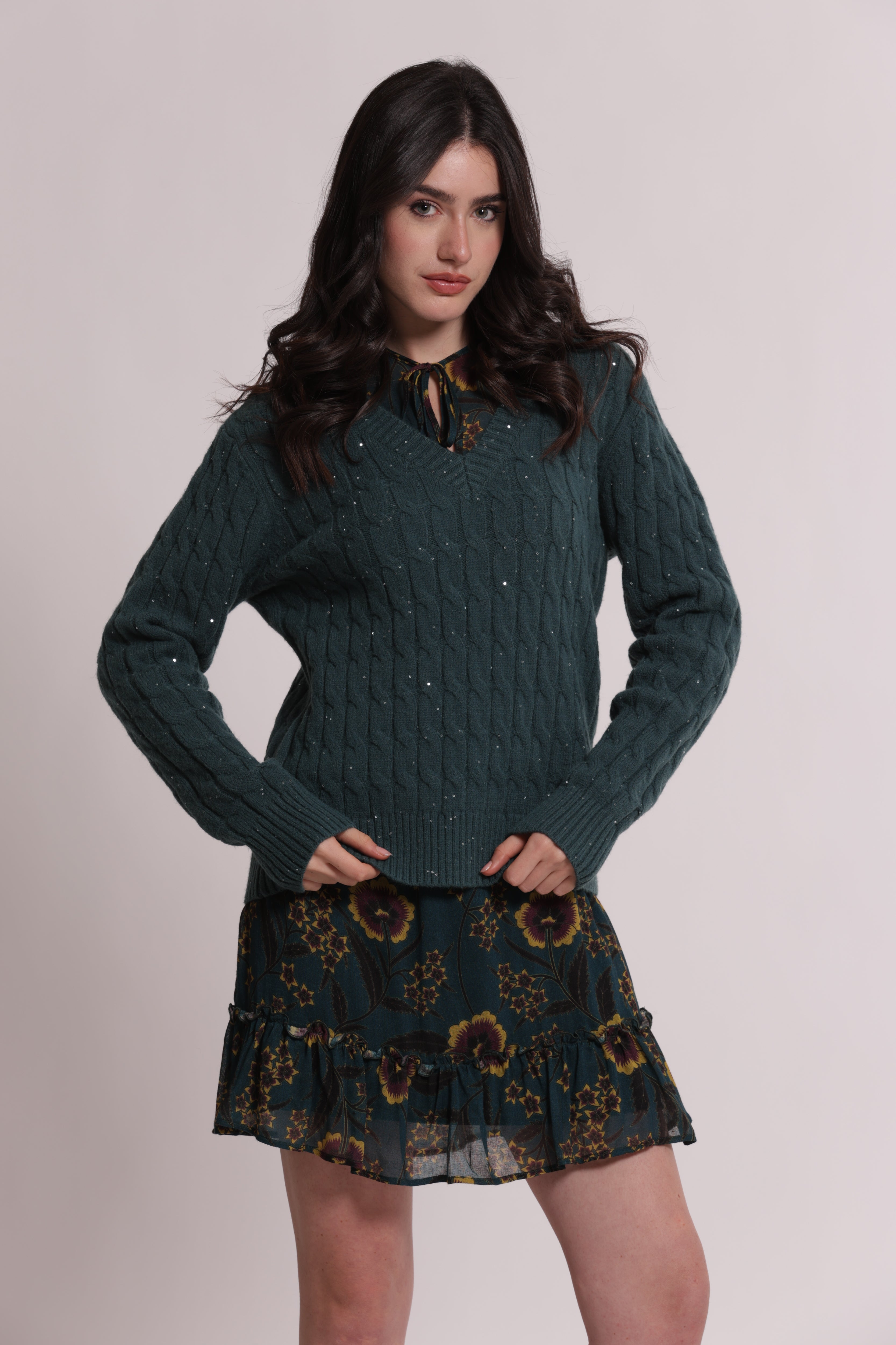 Mimi Mua maglia scollo a V treccia paillettes nera
