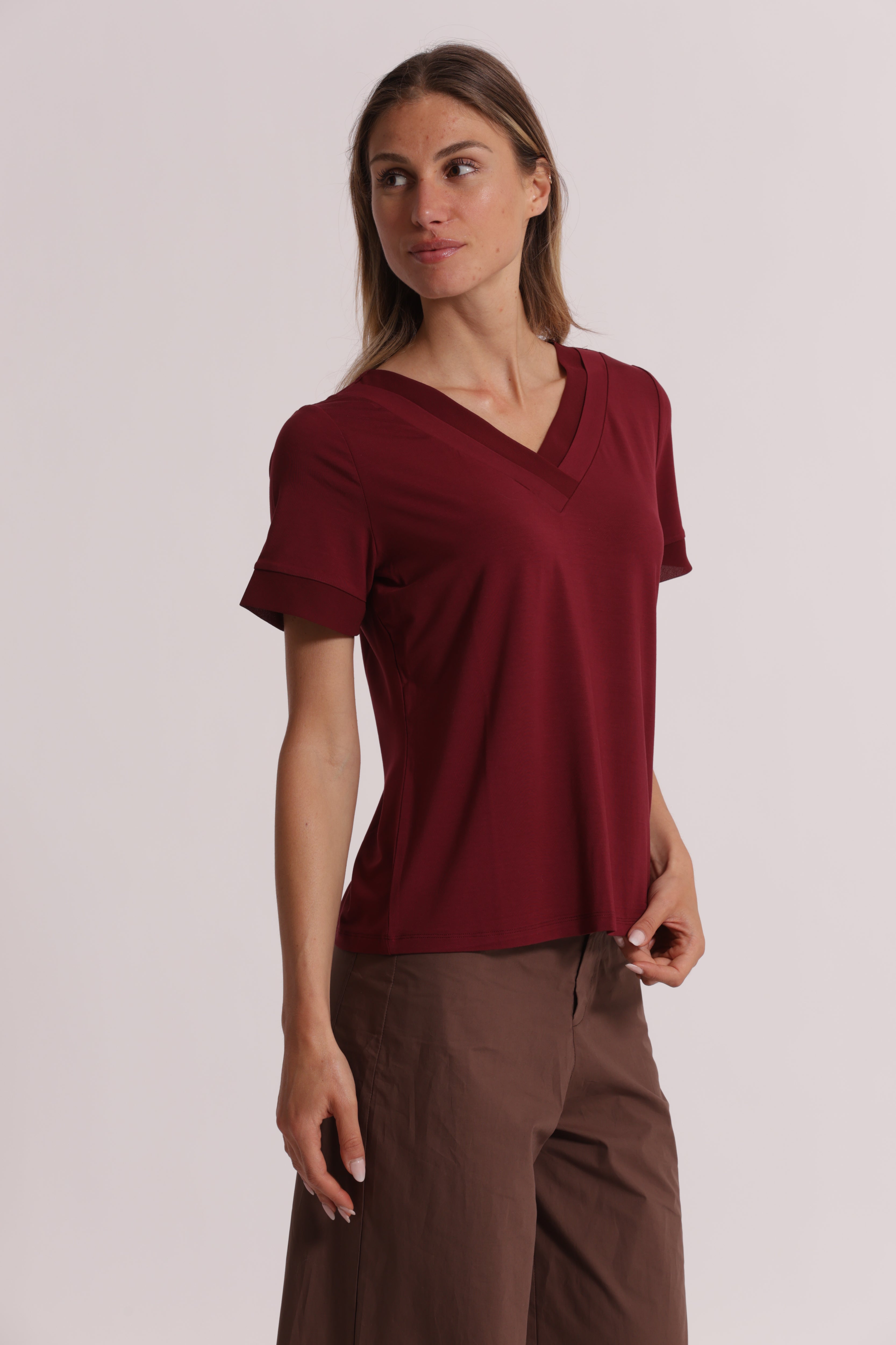 Mimi Mua Scollo a V con Dettagli in Georgette T-Shirt Nera Viscosa