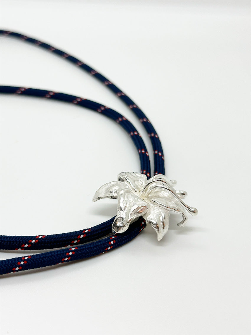 Giglio Tigrato Giglio's Bolo Tie gioiello bronzo cordino blu