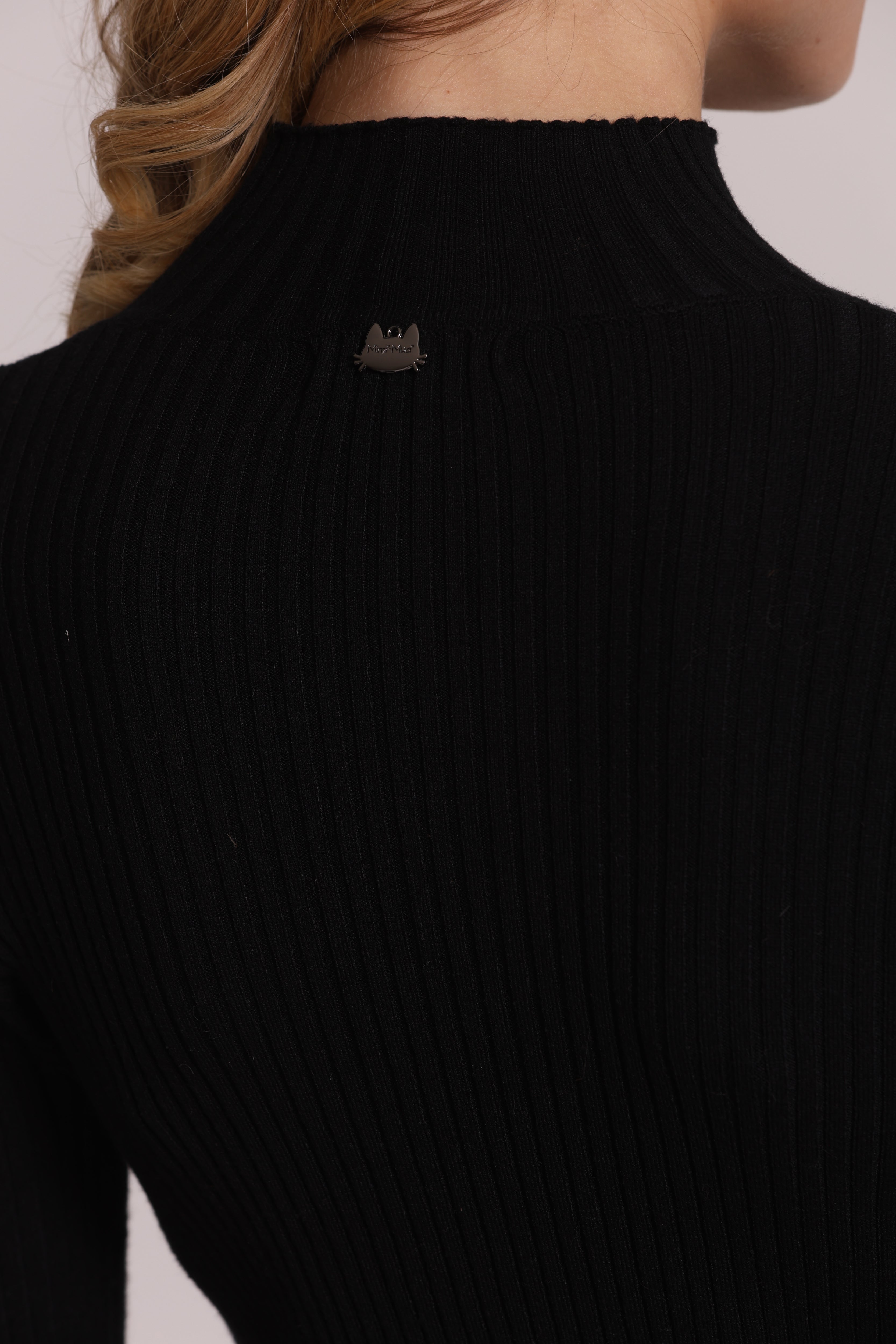 Mimi Mua Lupetto maglia nero collo alto