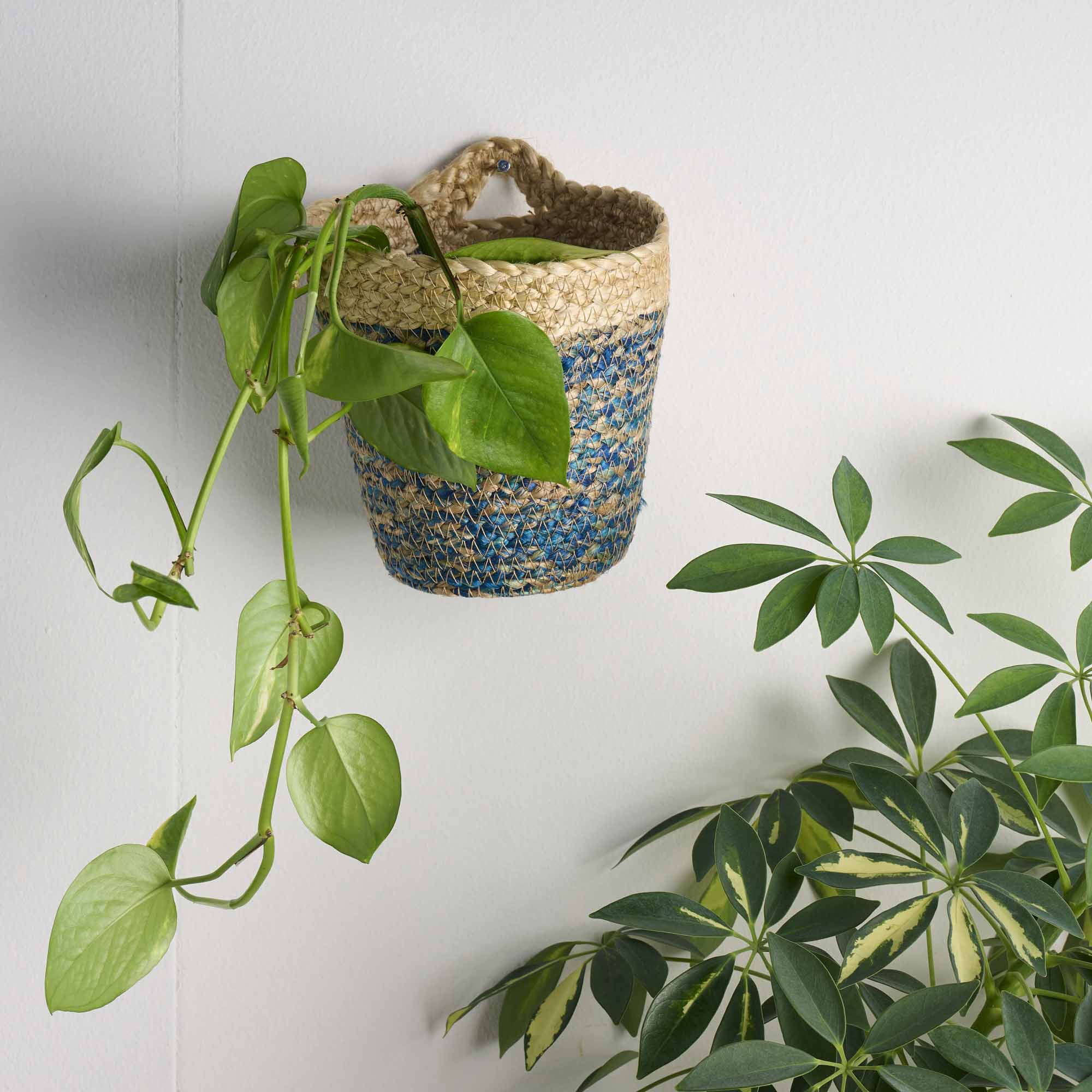On Earth Cooperative Collection Braided cesto juta blu 15 cm